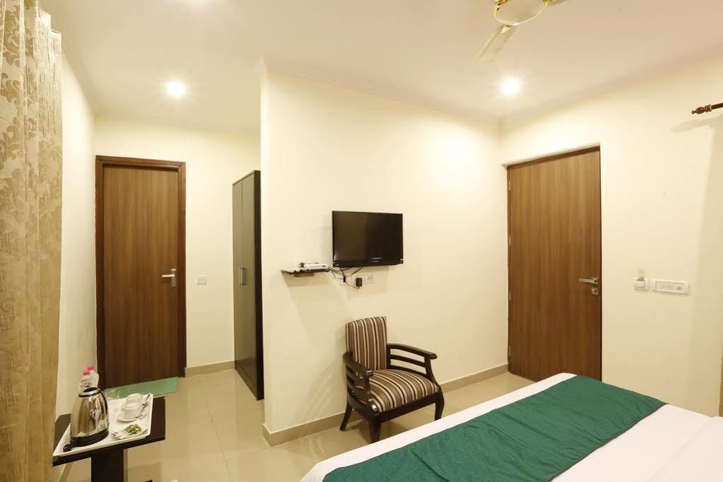 Chanakya Hotel