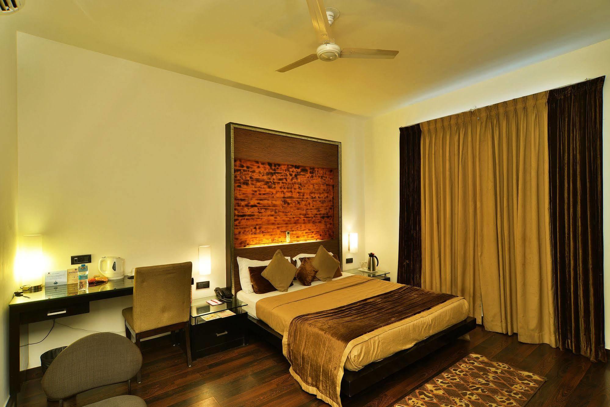 Shreyans Hotel