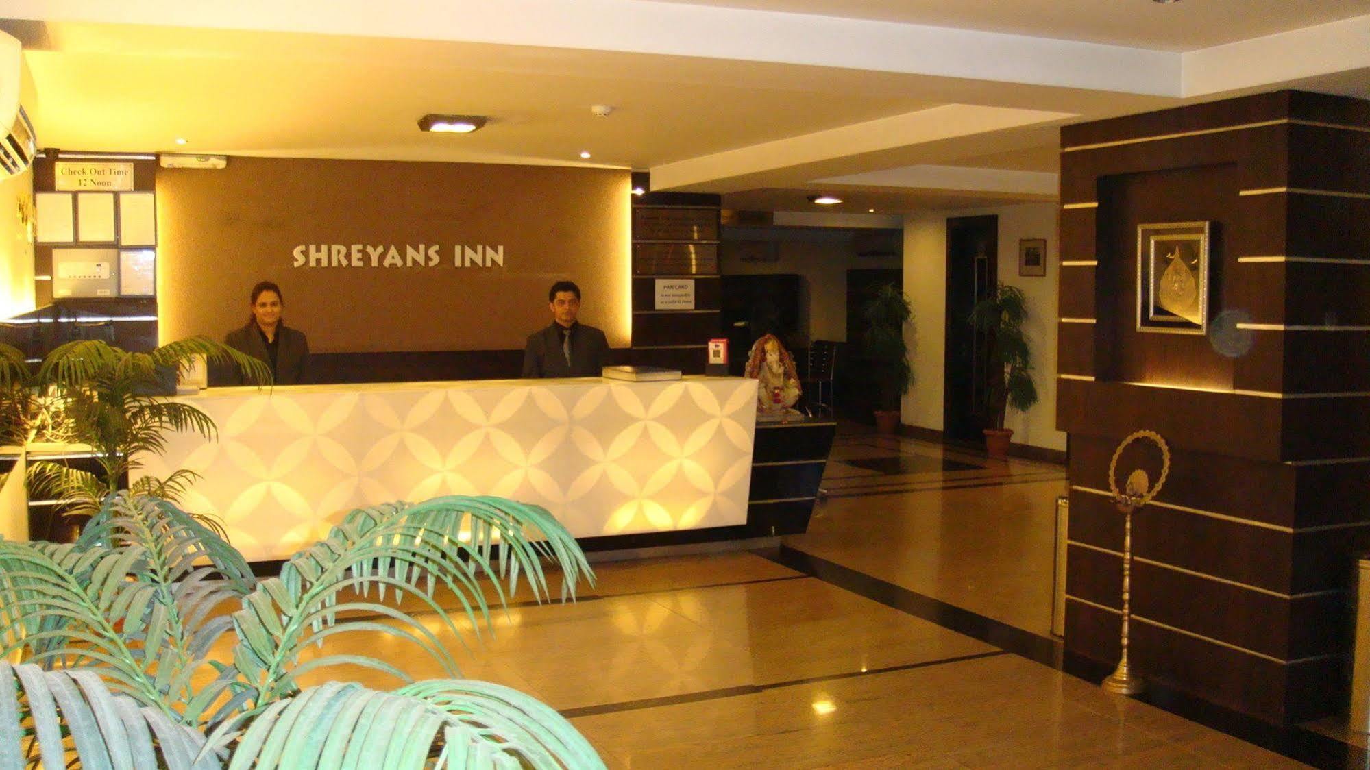 Shreyans Hotel 3*