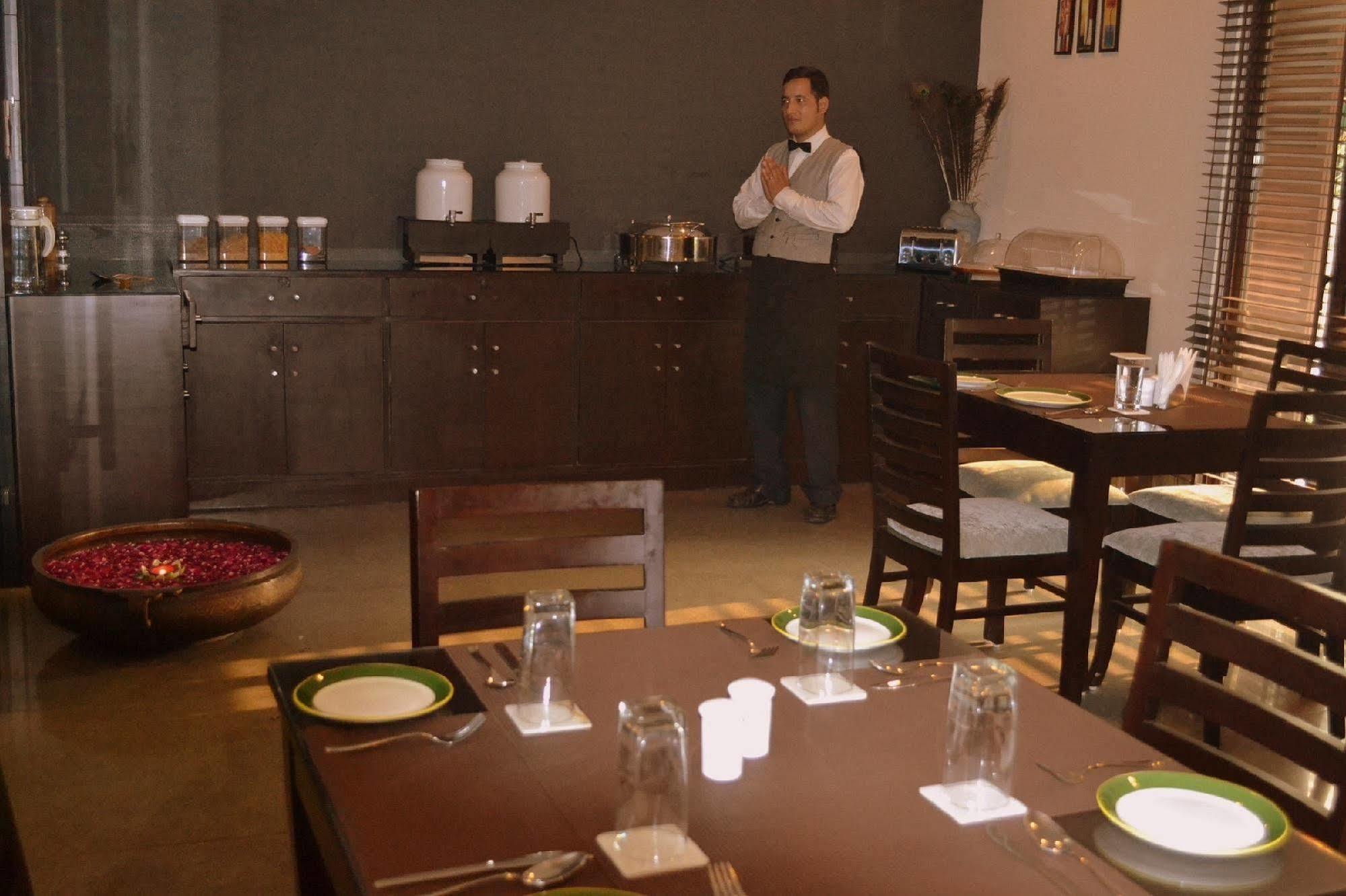 Siesta Basil - Okhla Hotel 4*