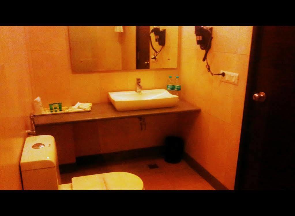 Siesta Basil - Okhla 4*