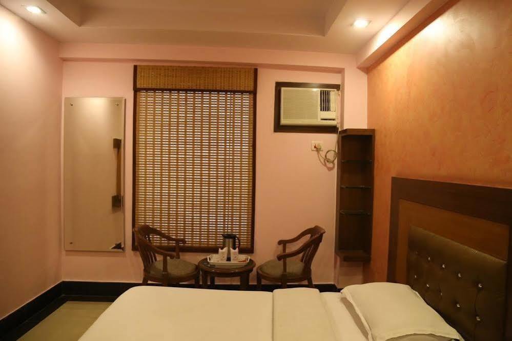 Grand Plaza In Centre - At Railway Station Hotel