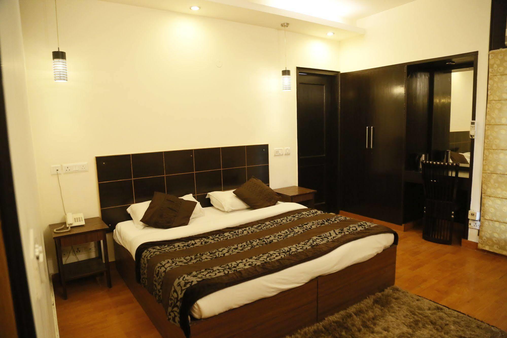 Hotel Grand Ffour New Delhi