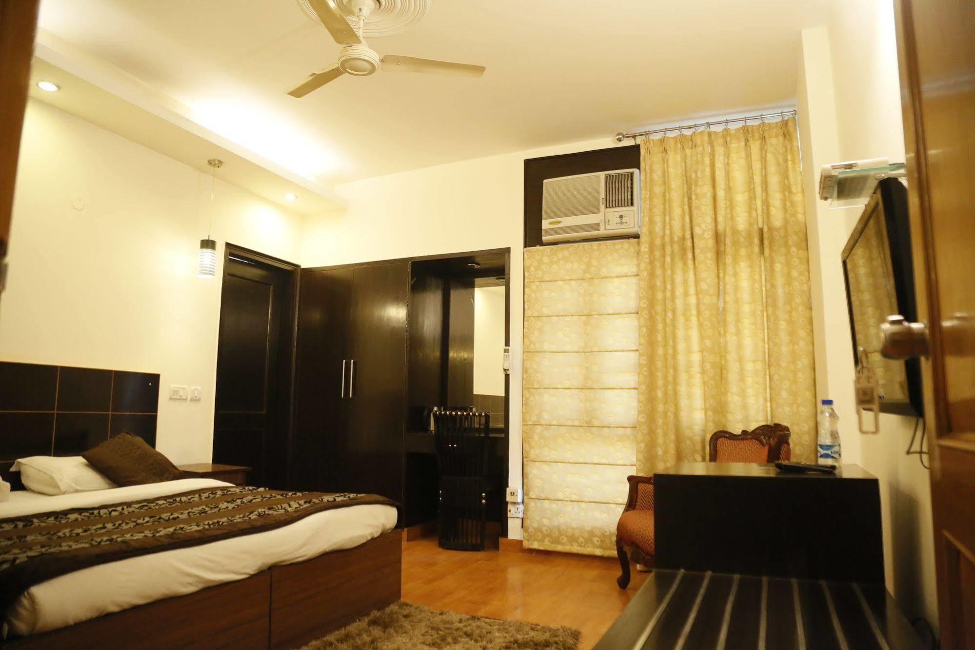 Grand Ffour Hotel New Delhi
