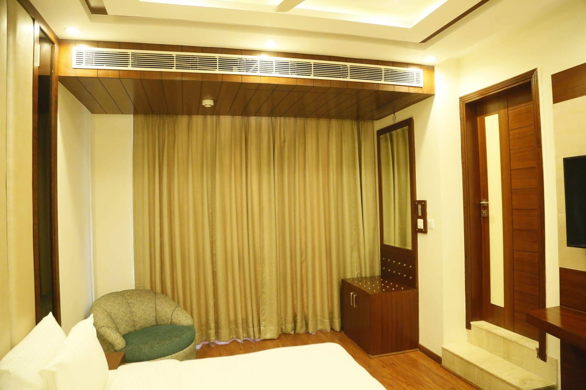 Grand Ffour Hotel 3*