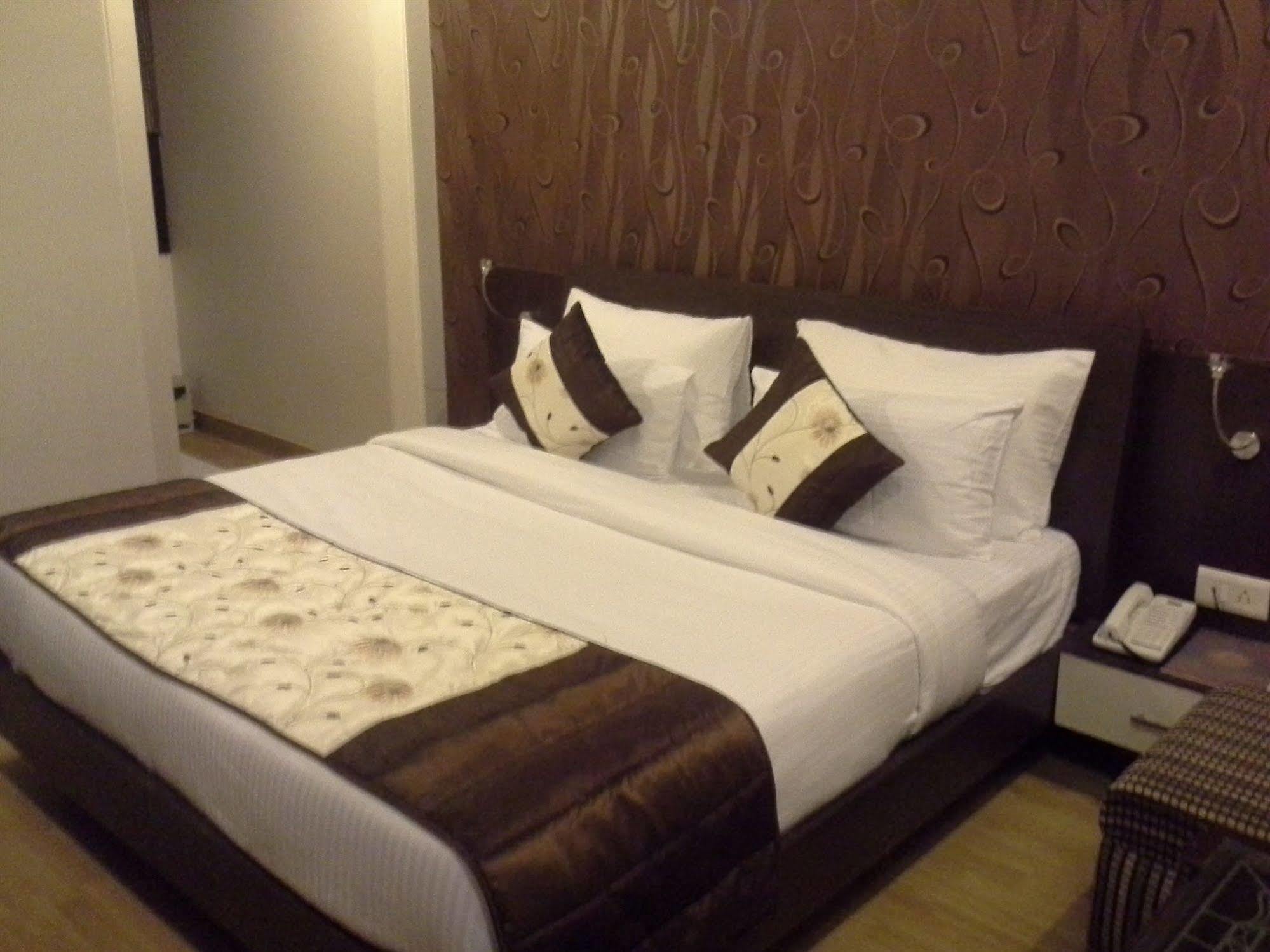Surya International 3*