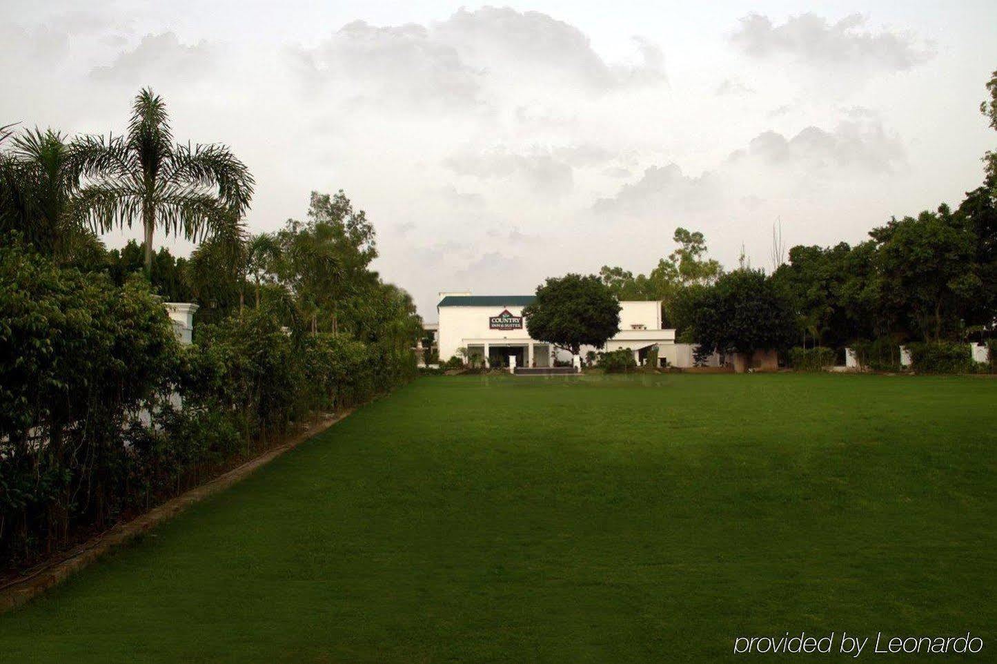 Country & By Radisson, Delhi Satbari Resort