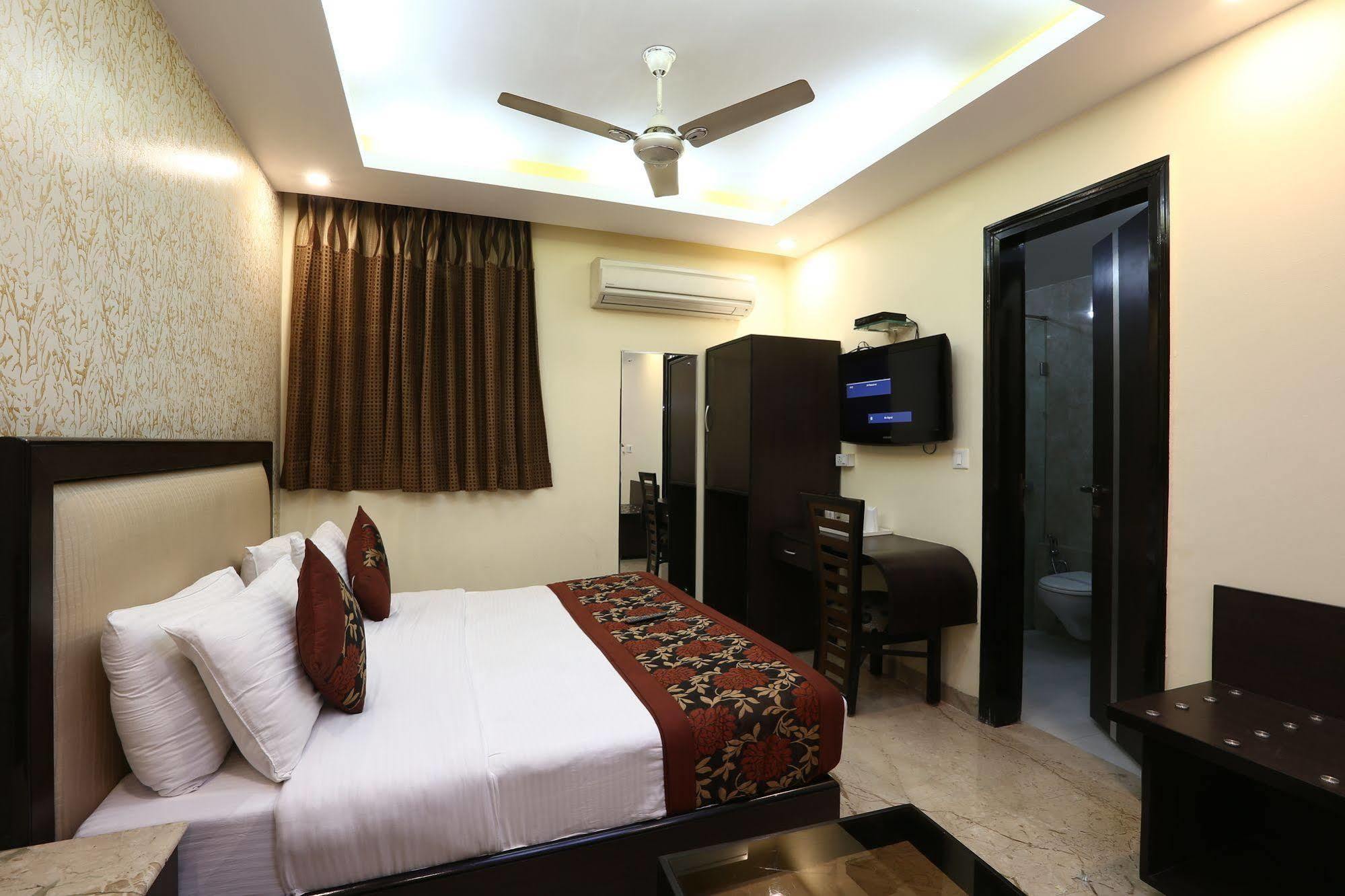 Kingston Park - Karol Bagh 3*
