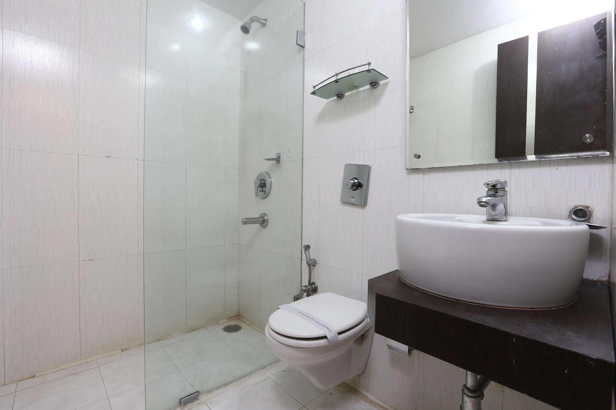 Hotel Kingston Park - Karol Bagh