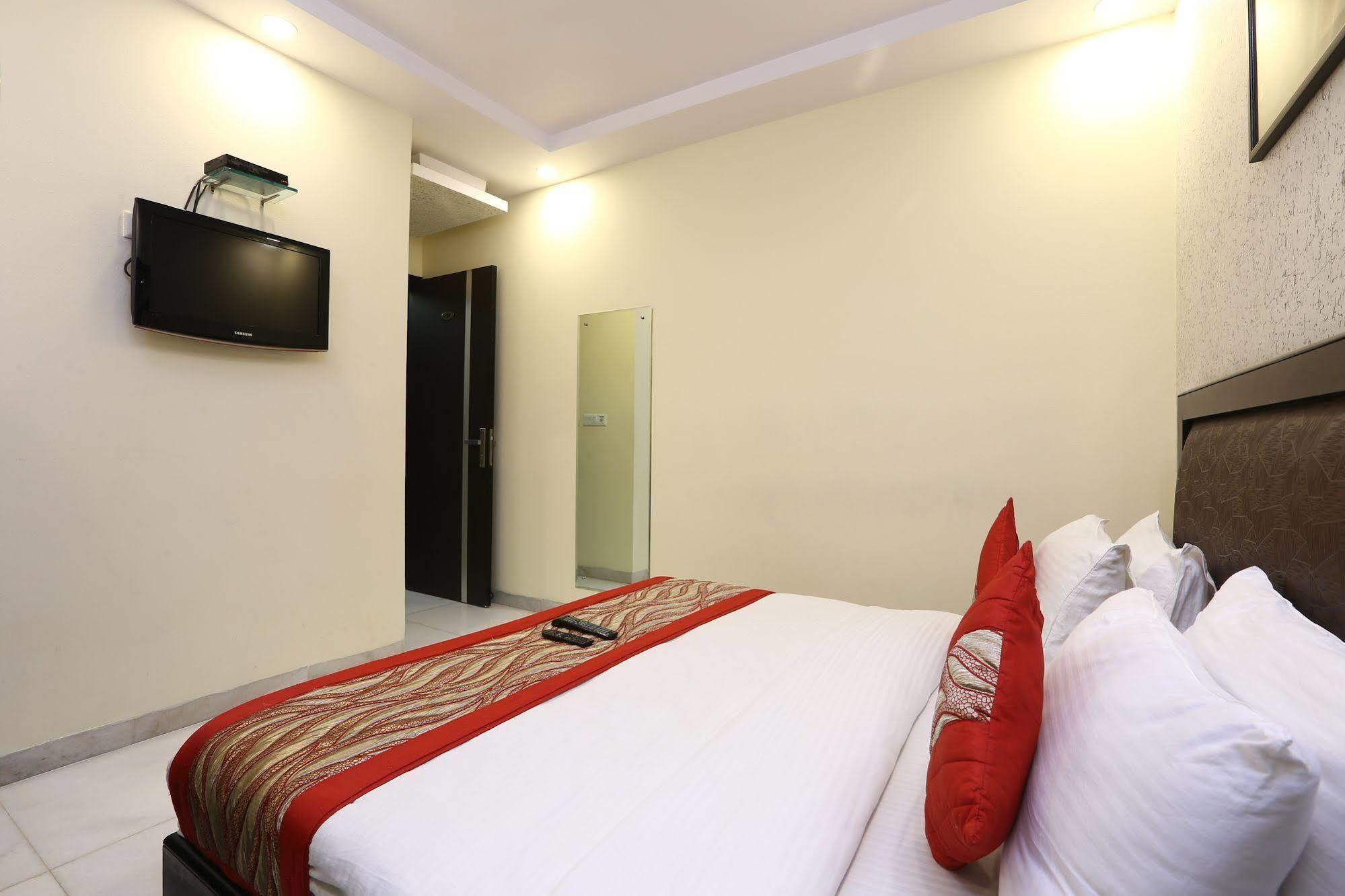 Kingston Park - Karol Bagh Hotel 3*
