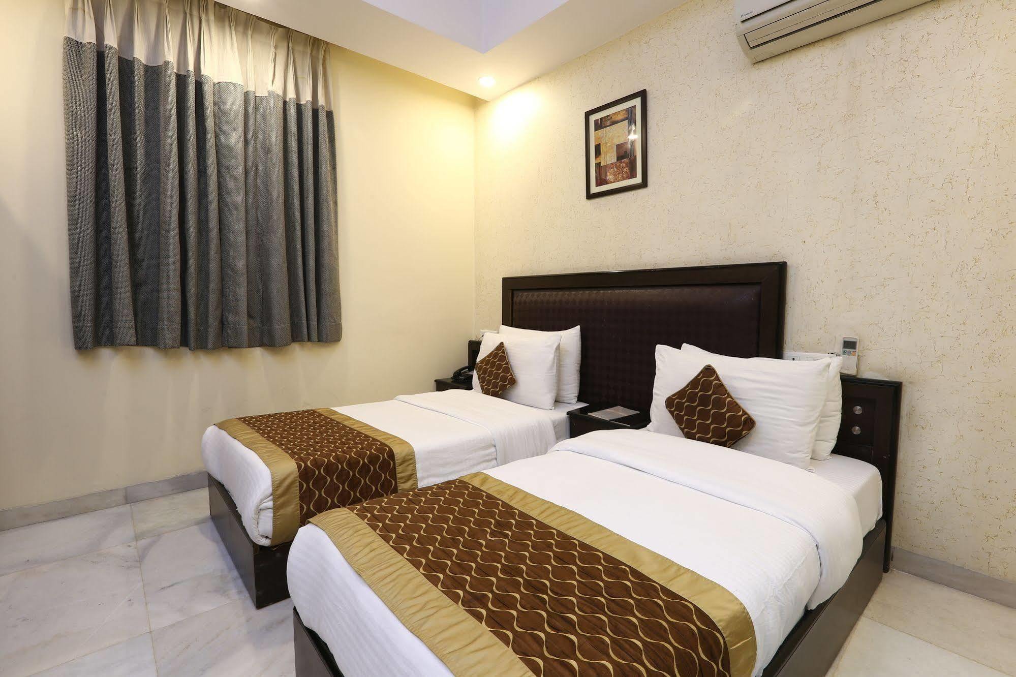 Kingston Park - Karol Bagh 3*