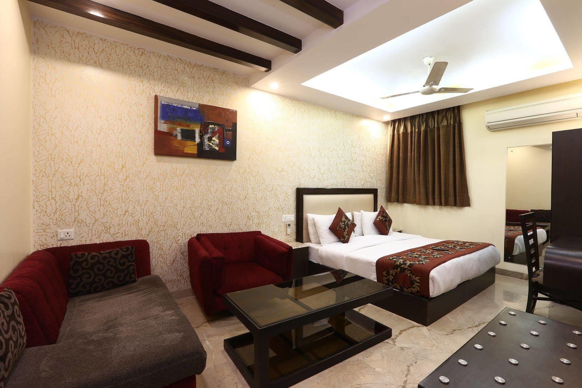 Hotel Kingston Park - Karol Bagh