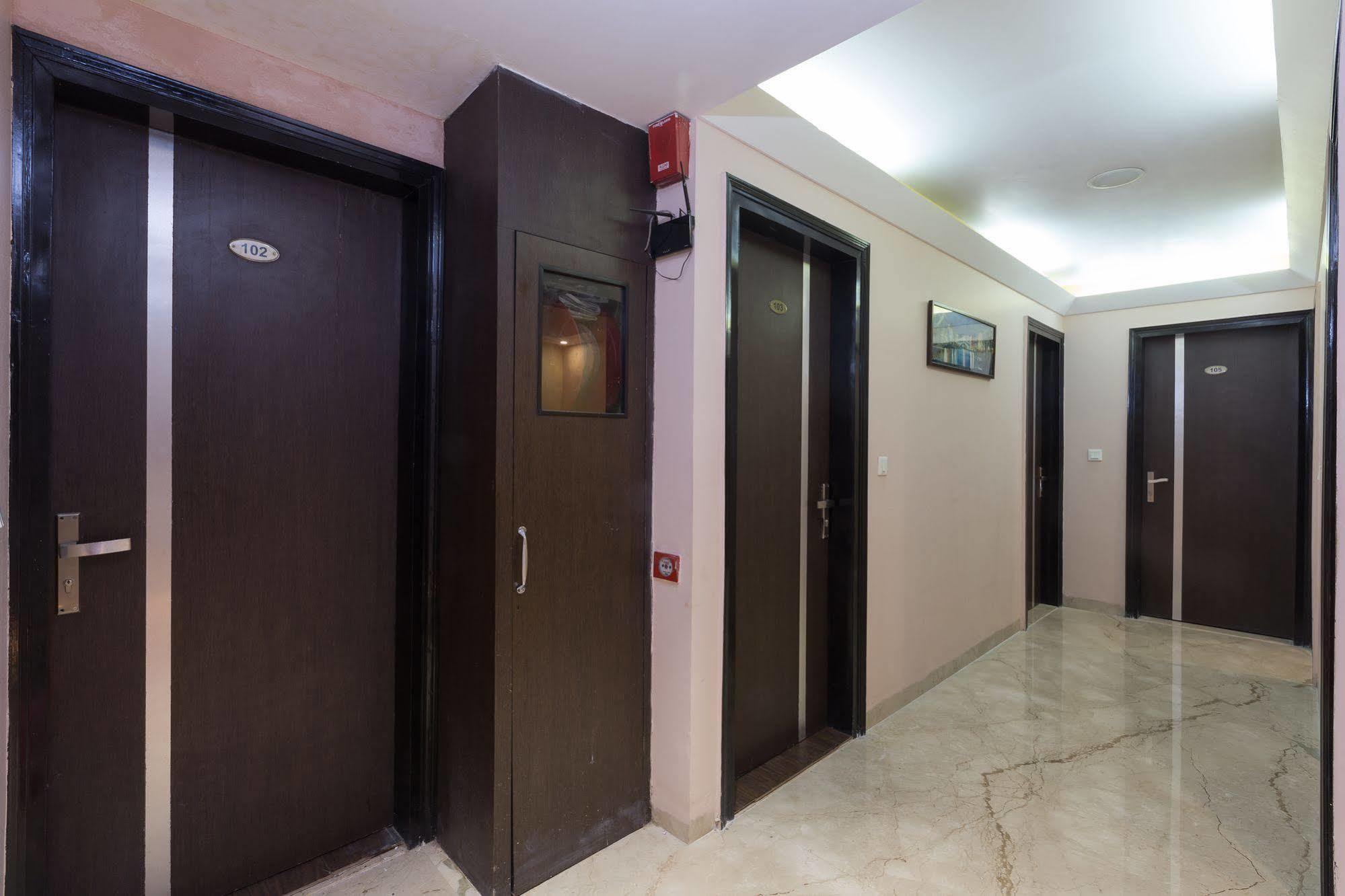 Hotel Kingston Park - Karol Bagh