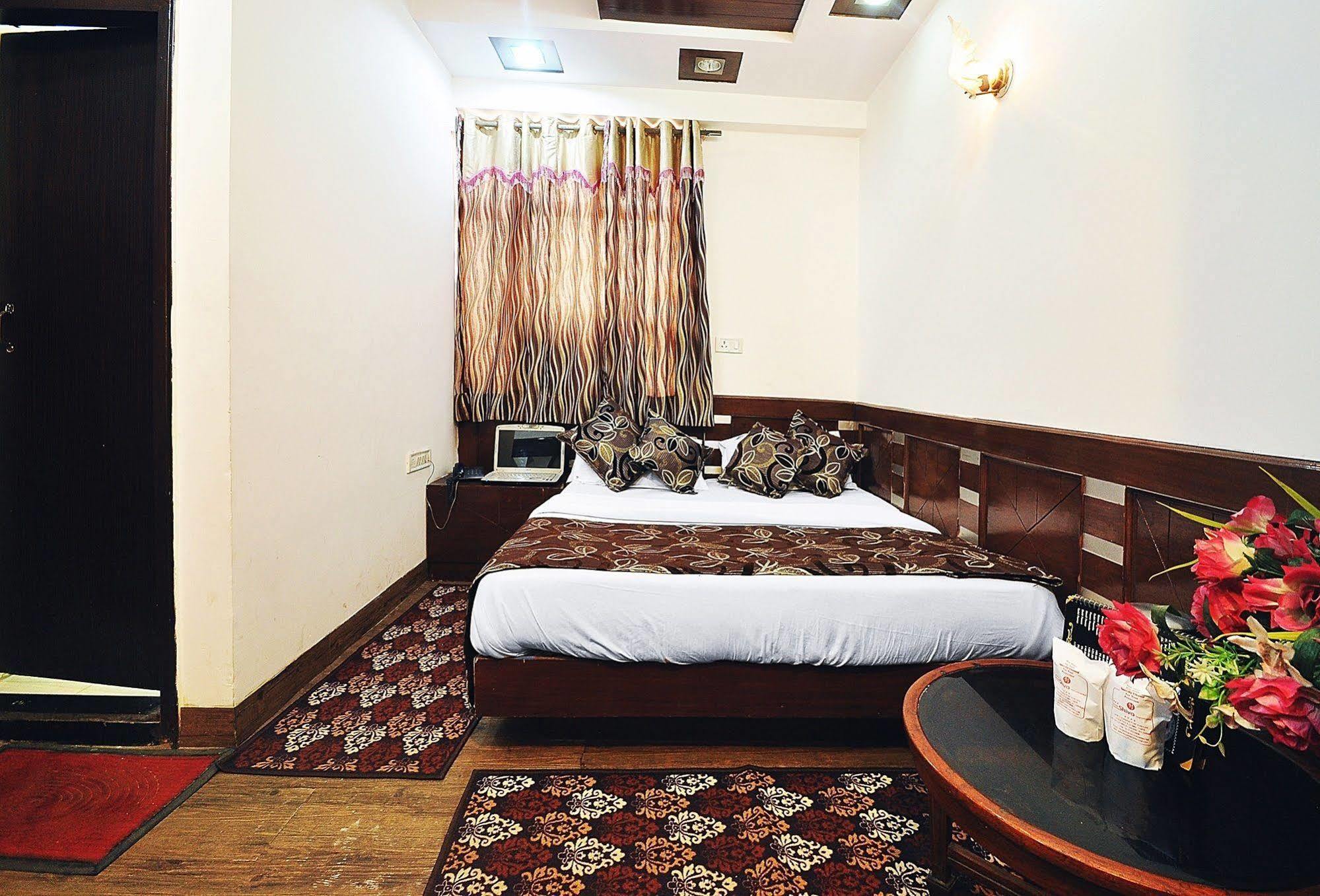 Shiva Intercontinental Hotel 3*