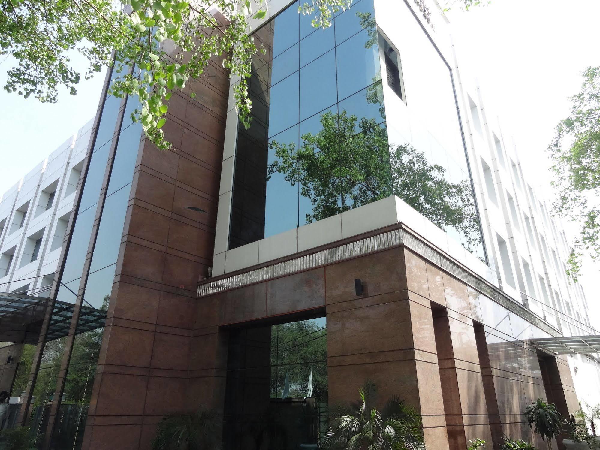Venizia Sarovar Portico