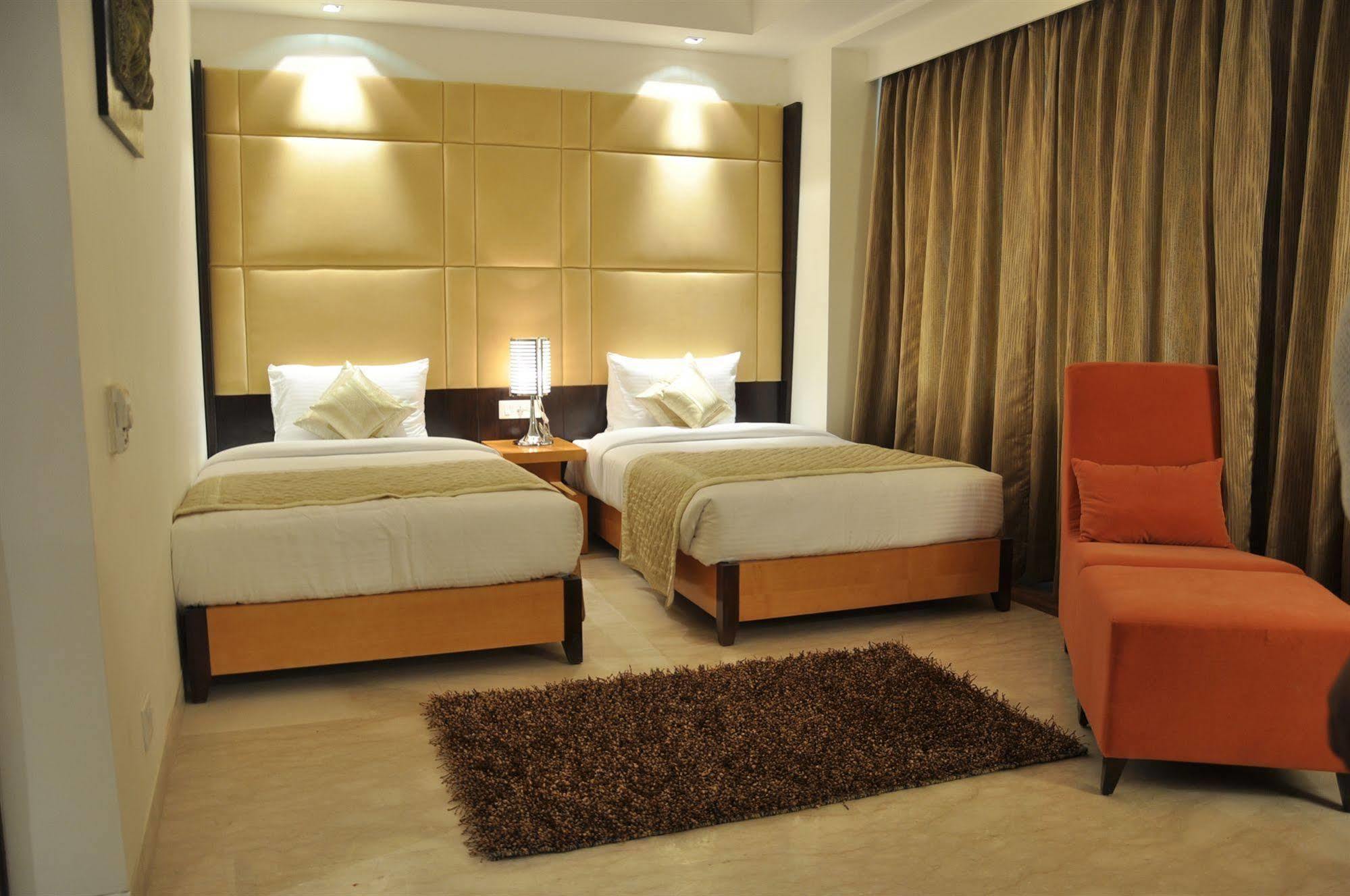Venizia Sarovar Portico