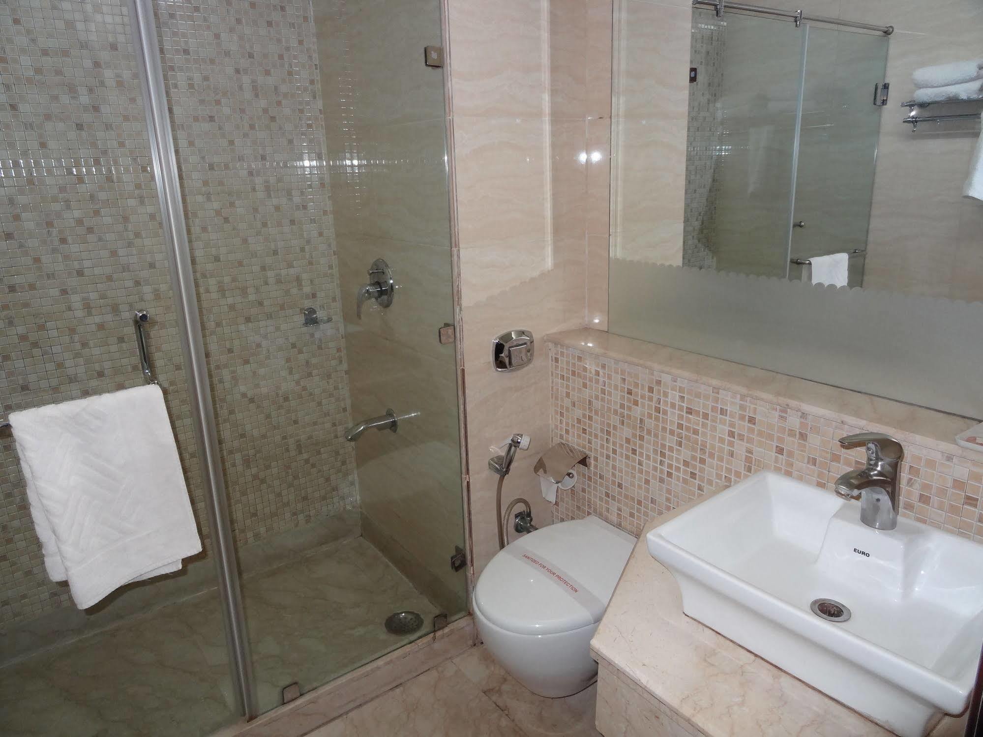 Hotel Venizia Sarovar Portico New Delhi