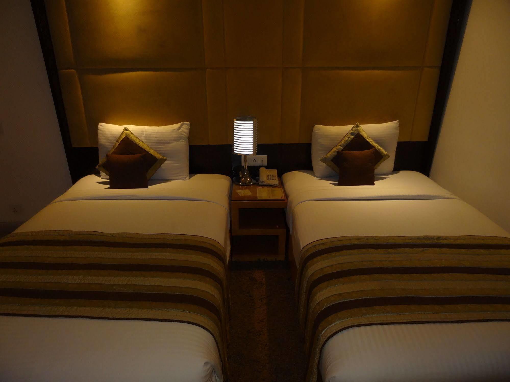 Hotel Venizia Sarovar Portico