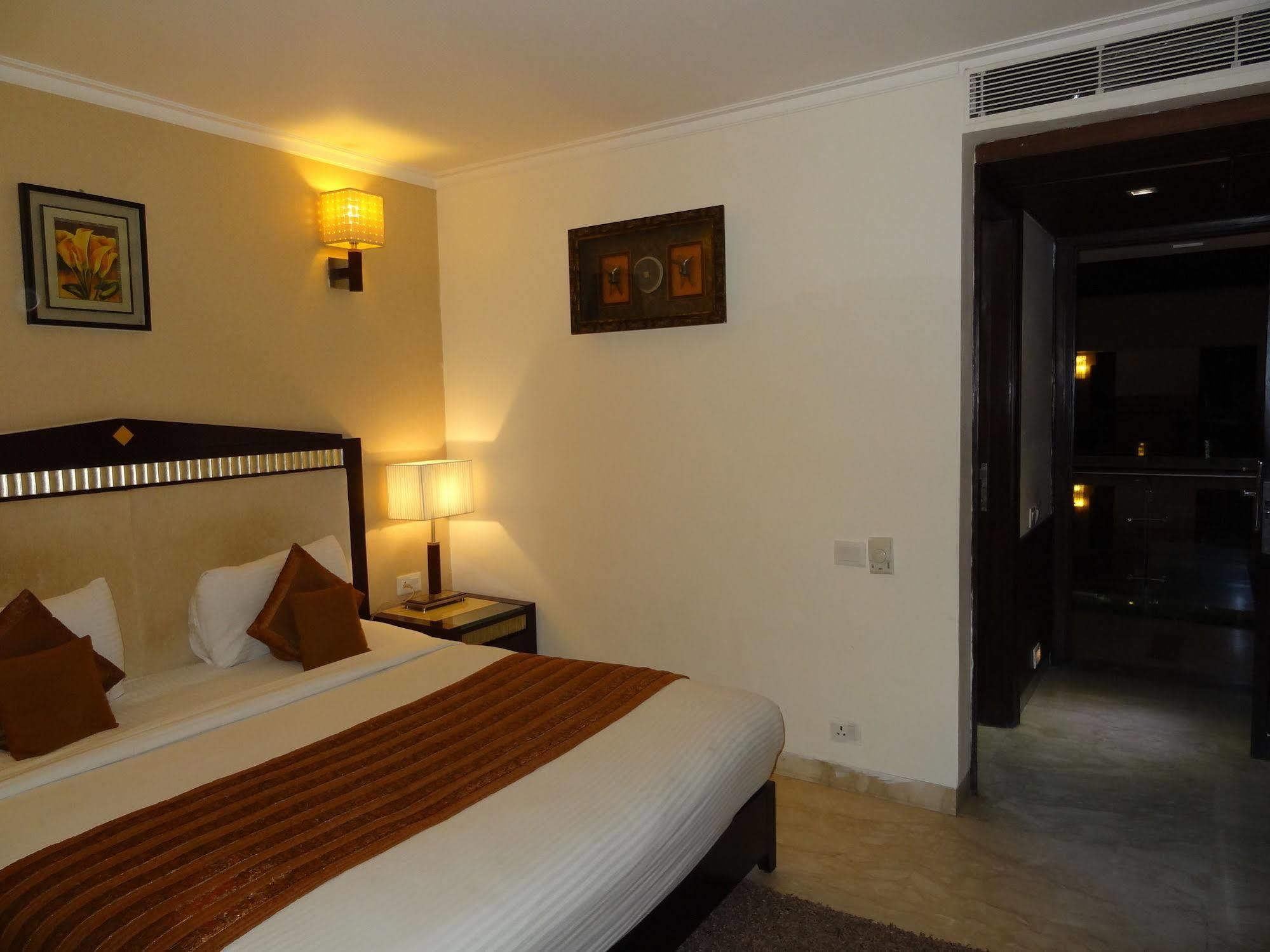 Venizia Sarovar Portico Hotel New Delhi