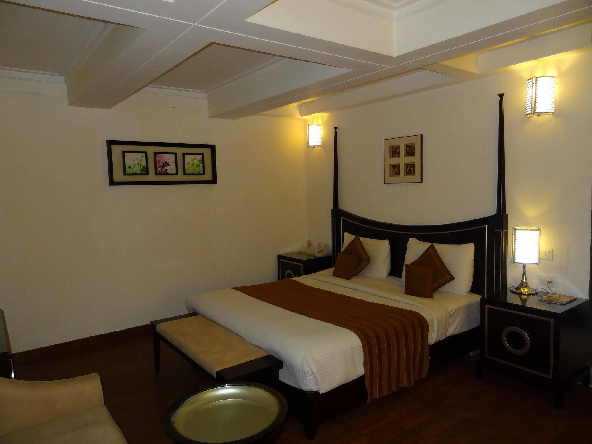Venizia Sarovar Portico New Delhi