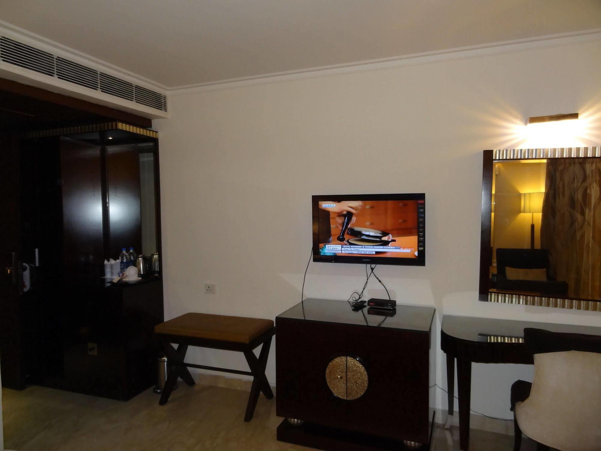 Venizia Sarovar Portico 4* New Delhi