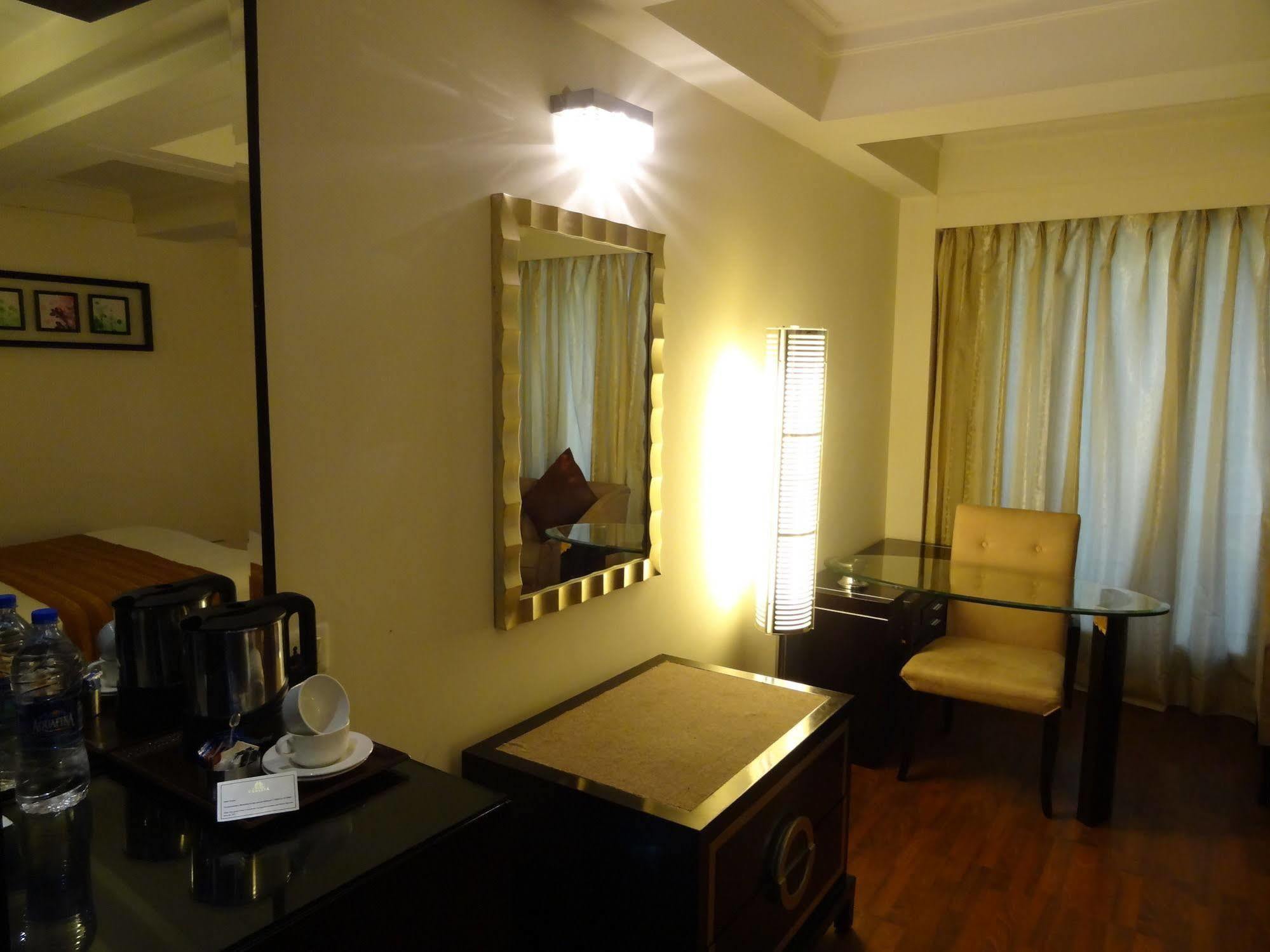 Venizia Sarovar Portico Hotel 4*