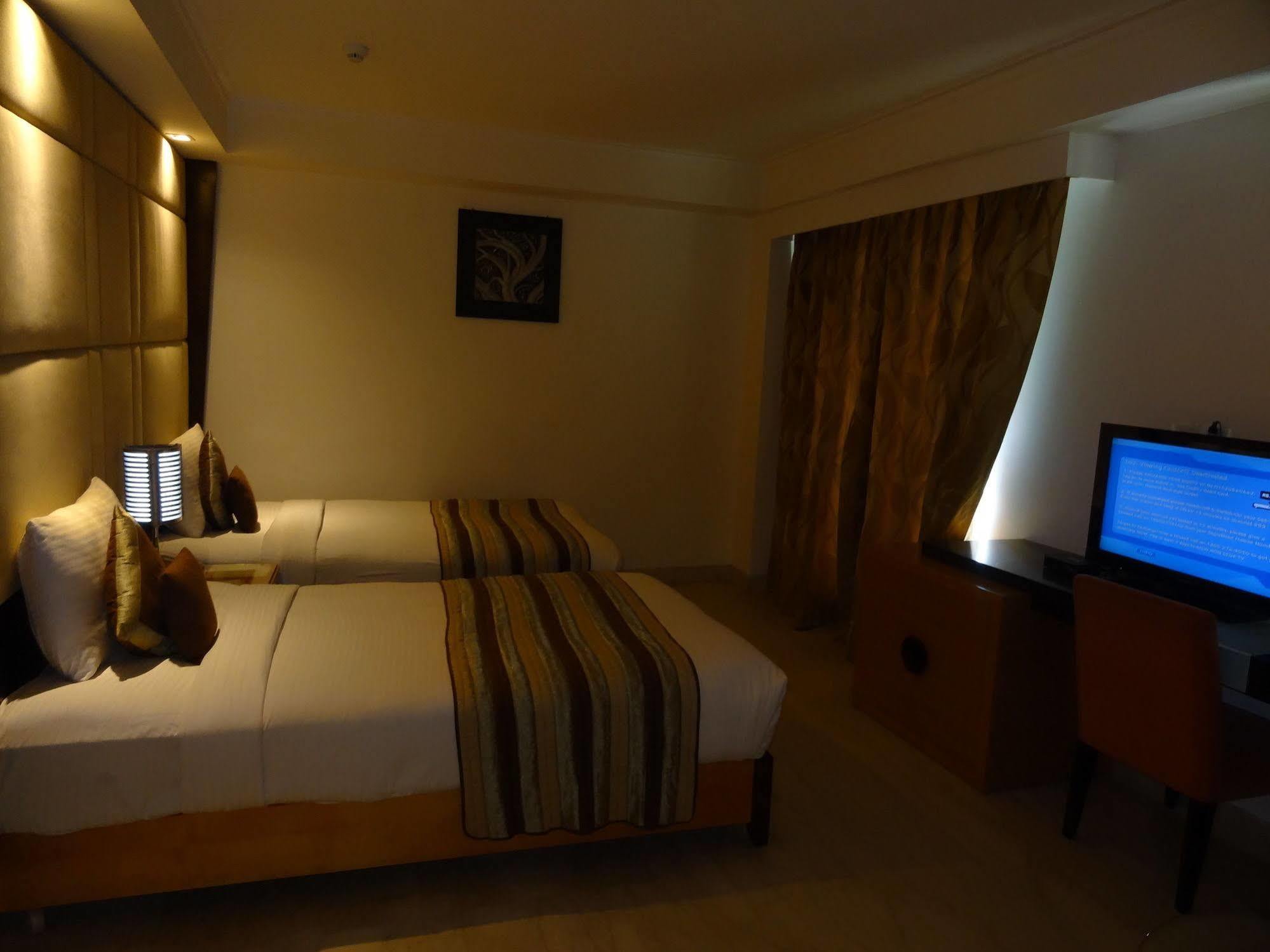 Hotel Venizia Sarovar Portico