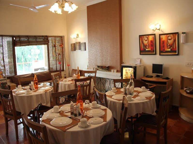 Hotel Ahuja Residency Golf Links