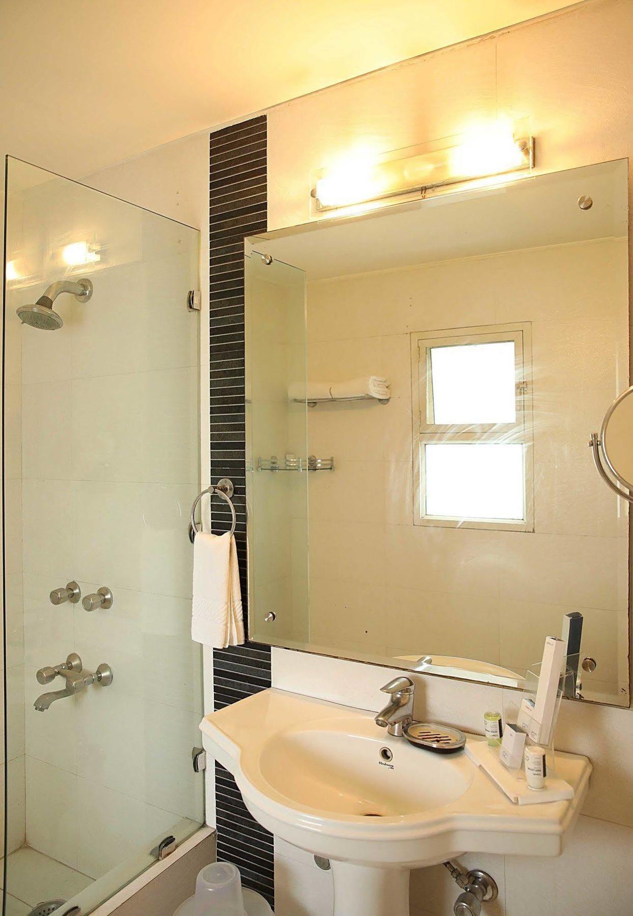 Hotel Ahuja Residency Golf Links 3*