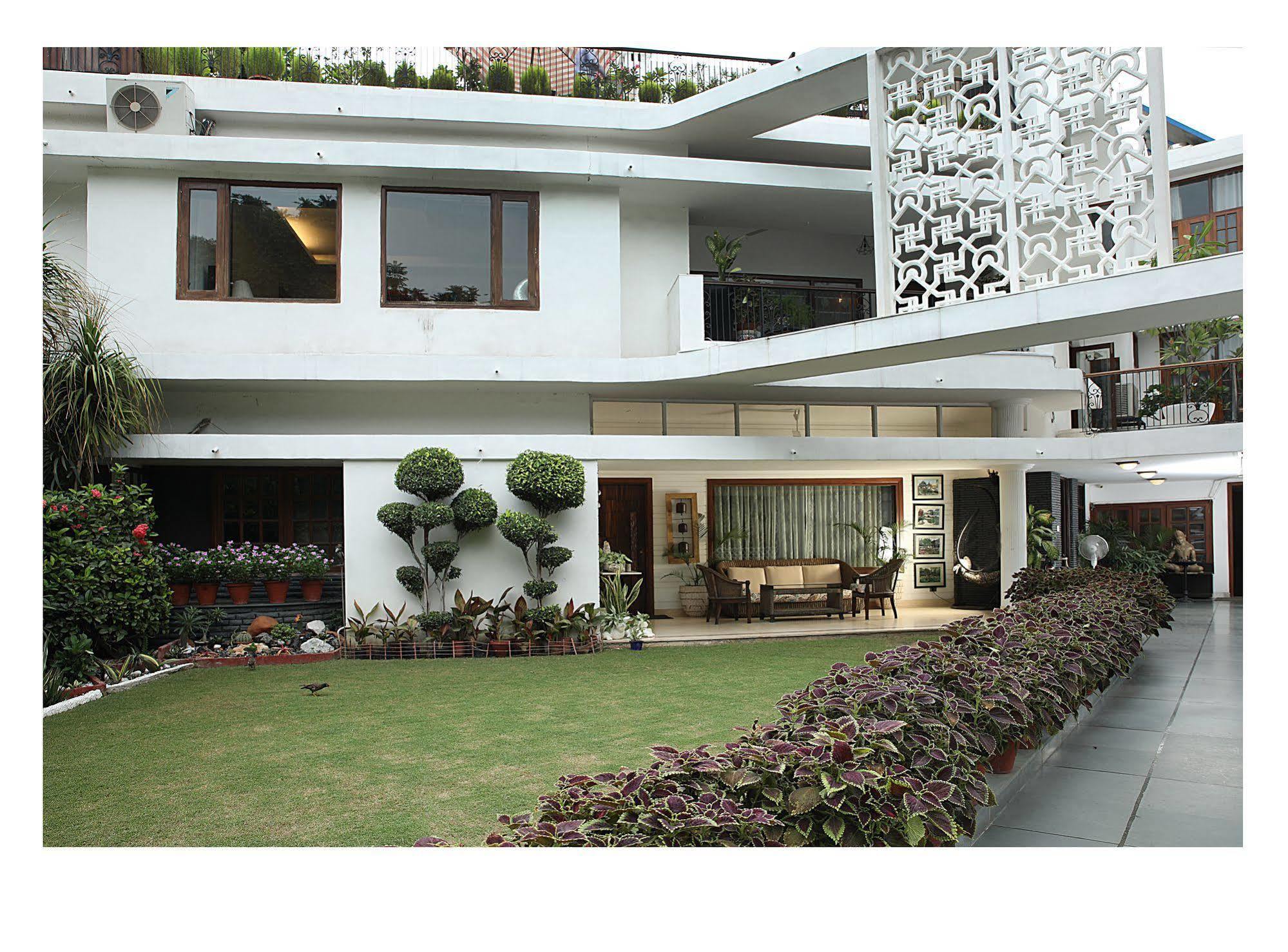 Ahuja Residency Golf Links New Delhi
