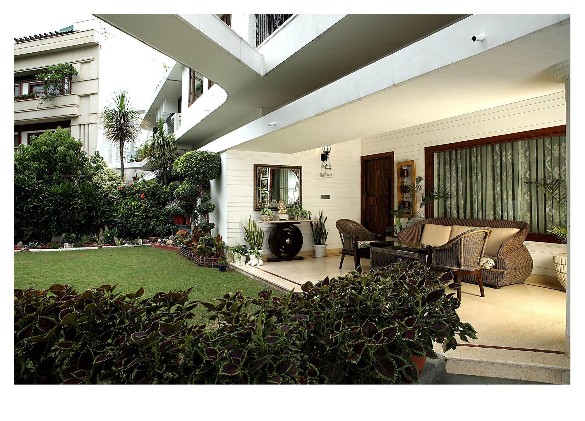 Ahuja Residency Golf Links New Delhi