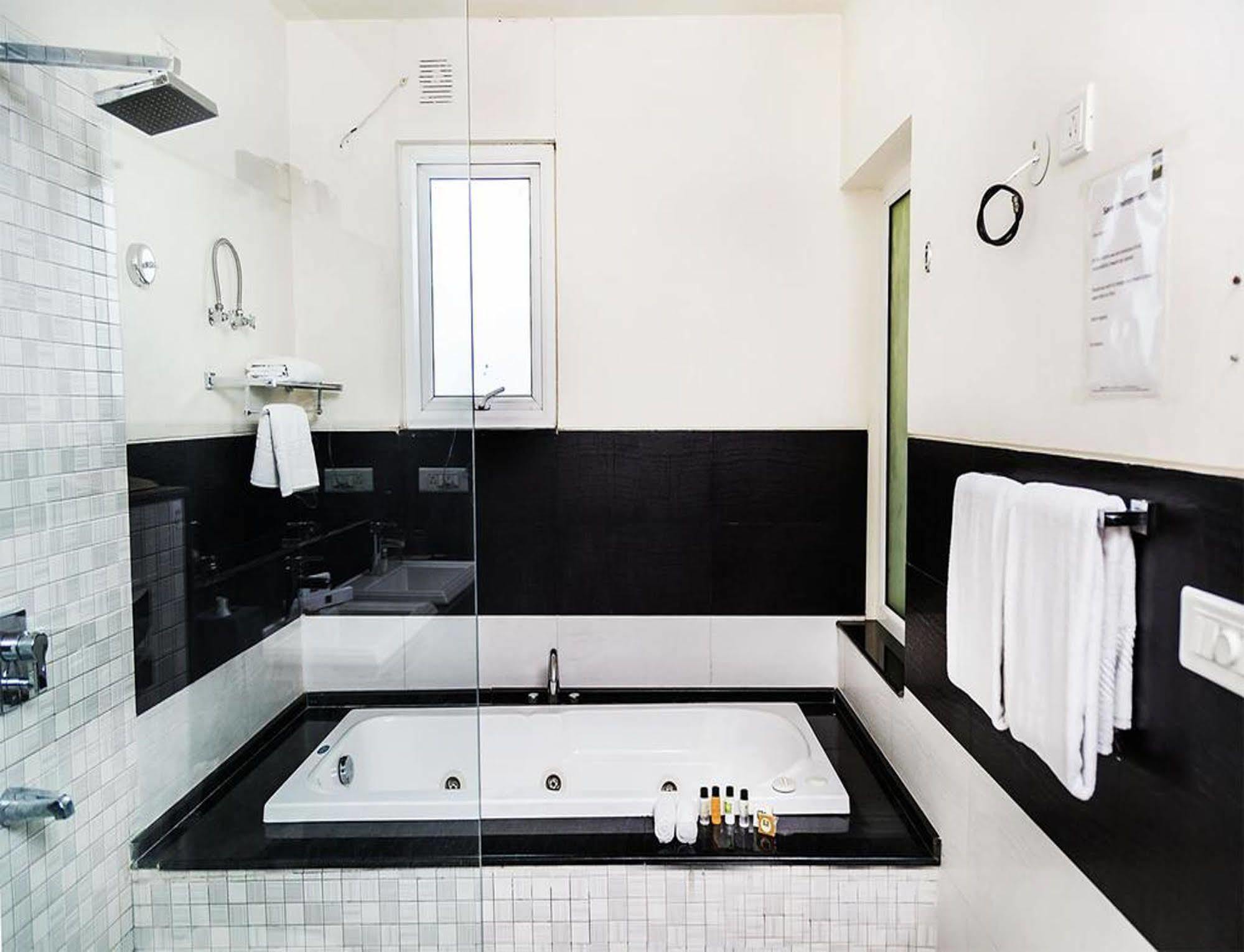 Fabexpress Llyod Residency Hotel 3*