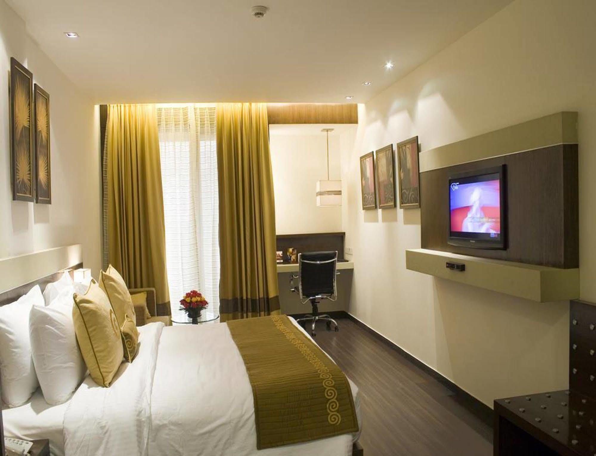 Hotel Fabexpress Llyod Residency New Delhi
