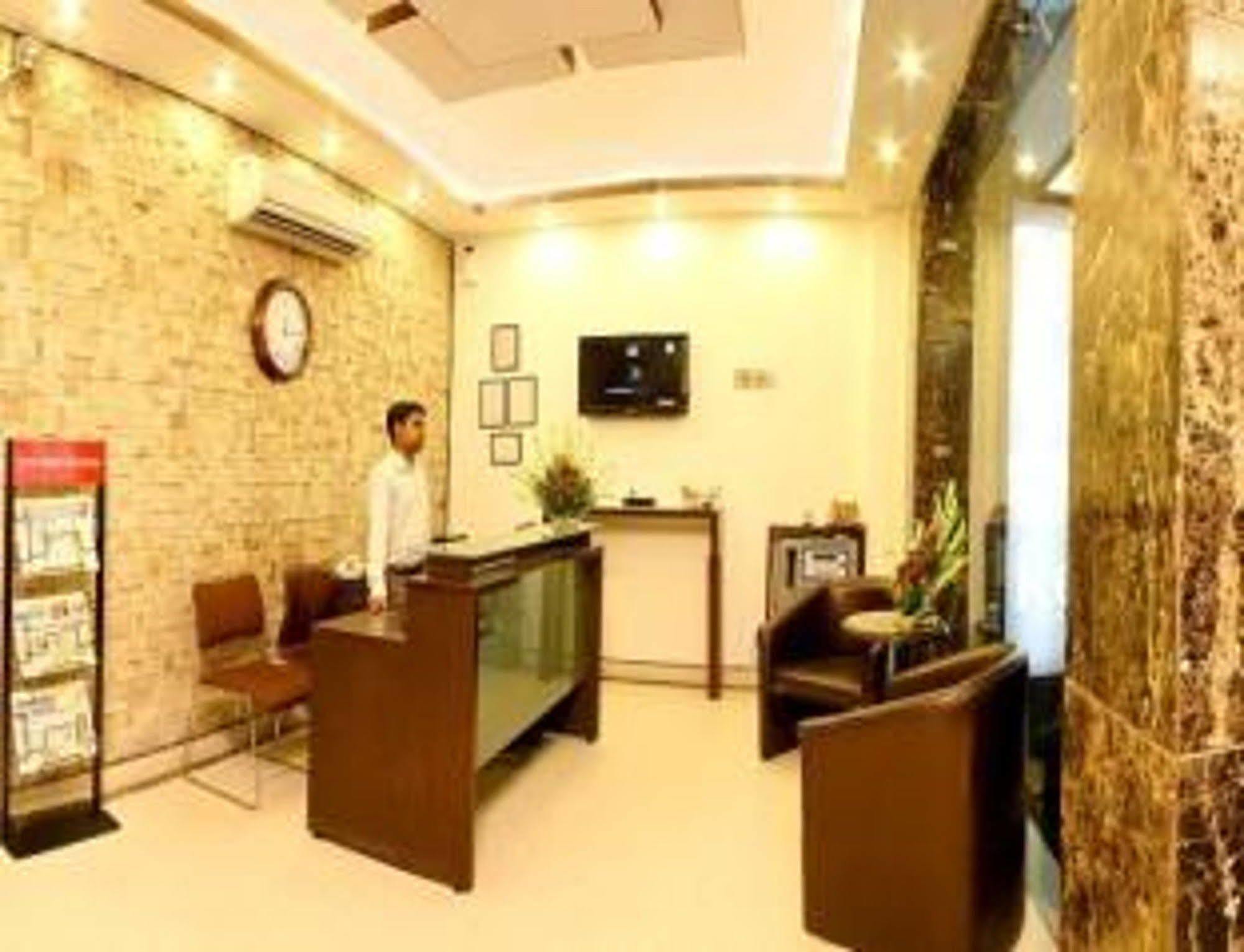 Hotel Fabexpress Llyod Residency New Delhi