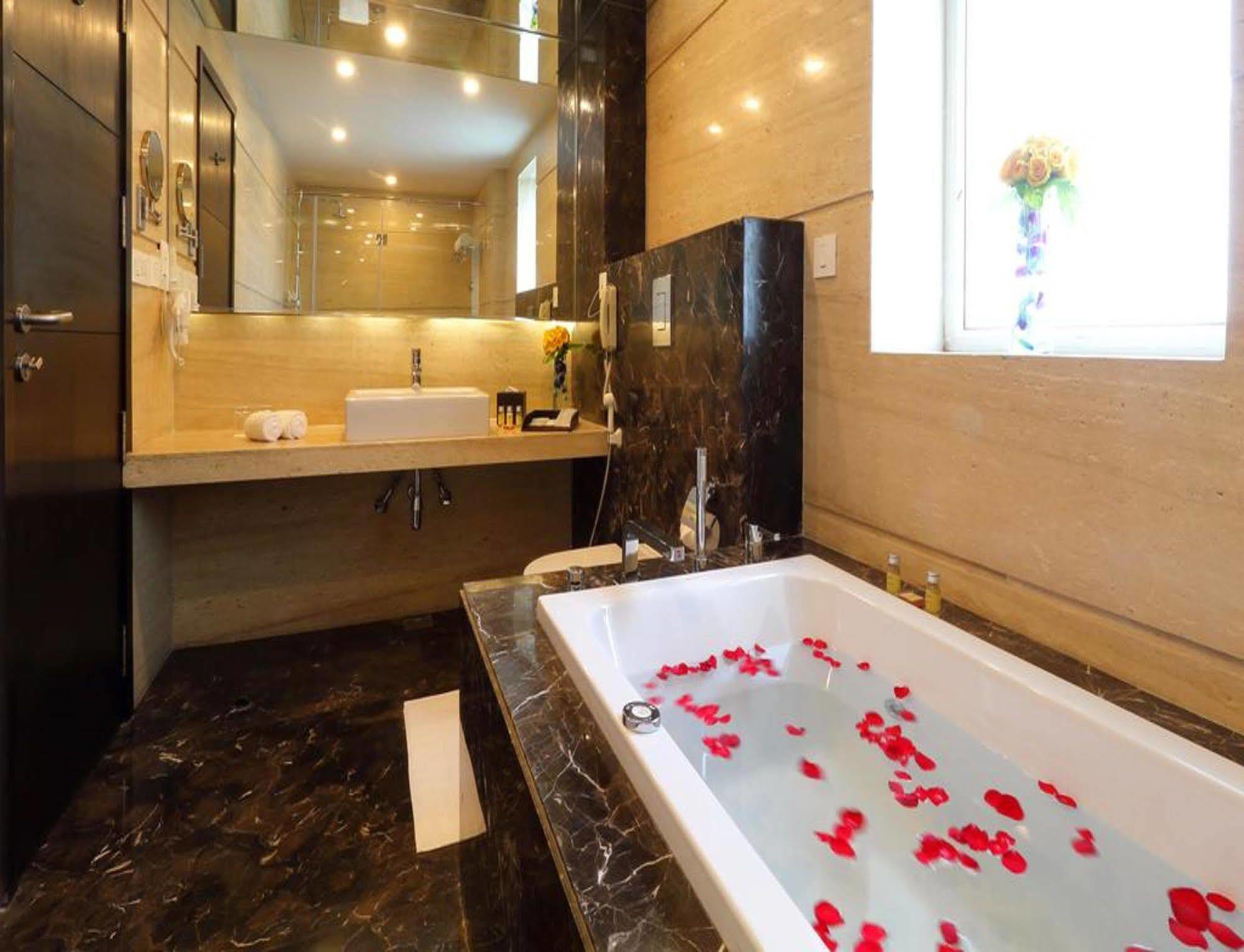 Fabexpress Llyod Residency Hotel New Delhi