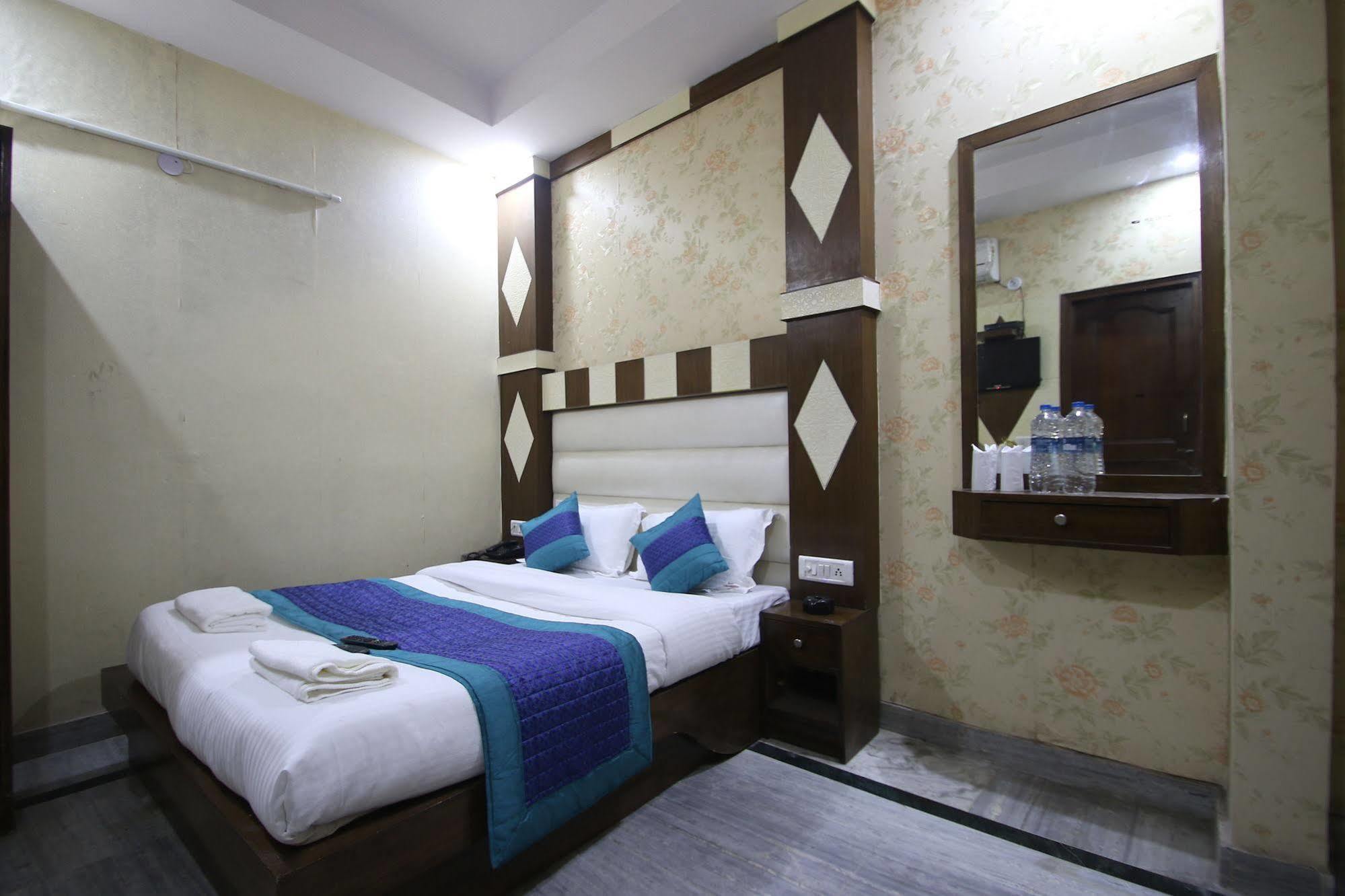 Hotel Oyo 6124 Lord Krishna Dx