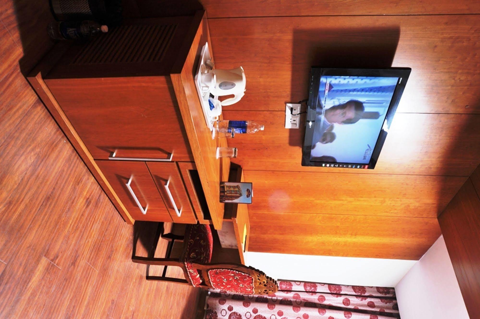 Emarald, 3* New Delhi