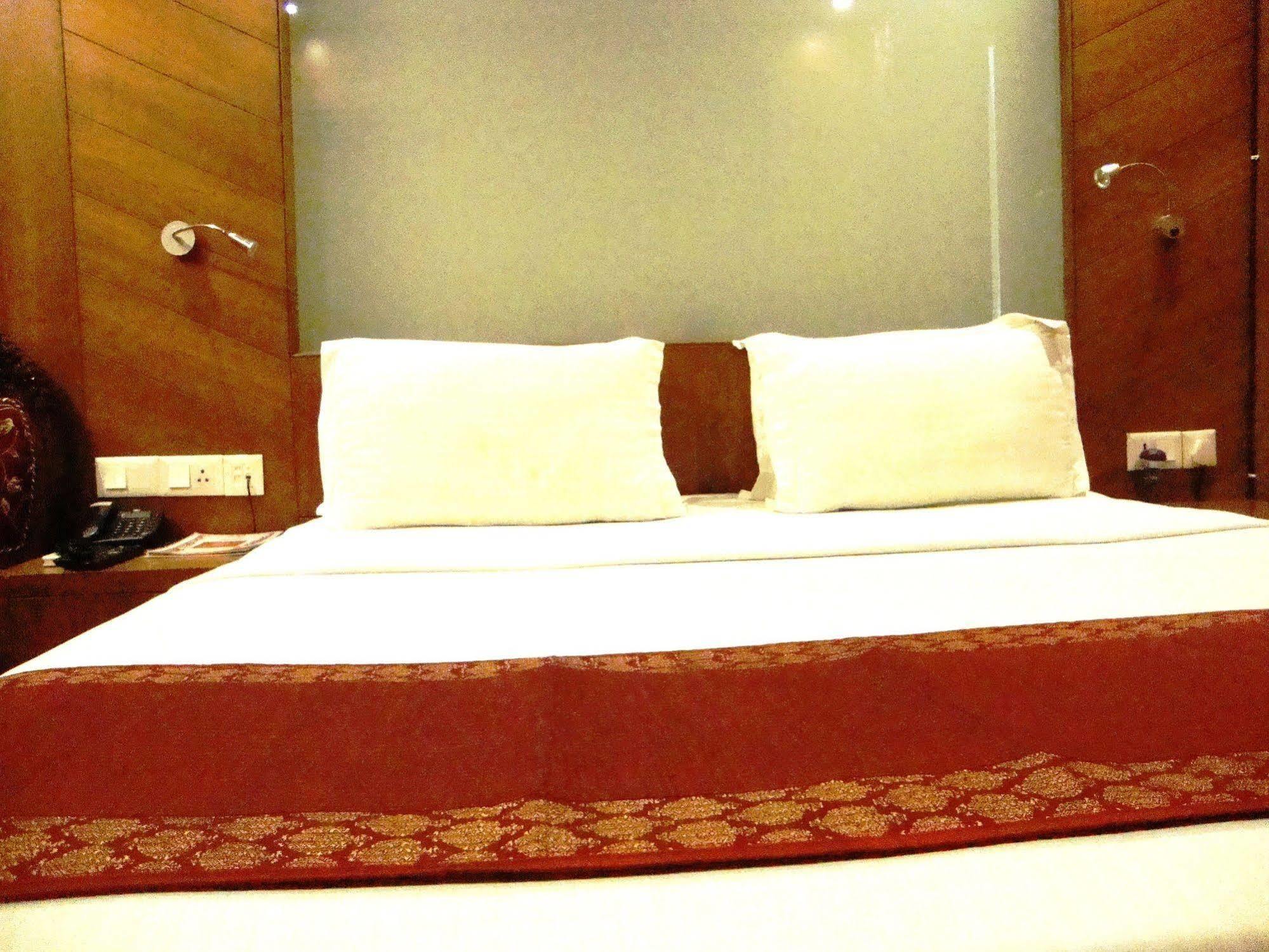 Hotel Emarald,