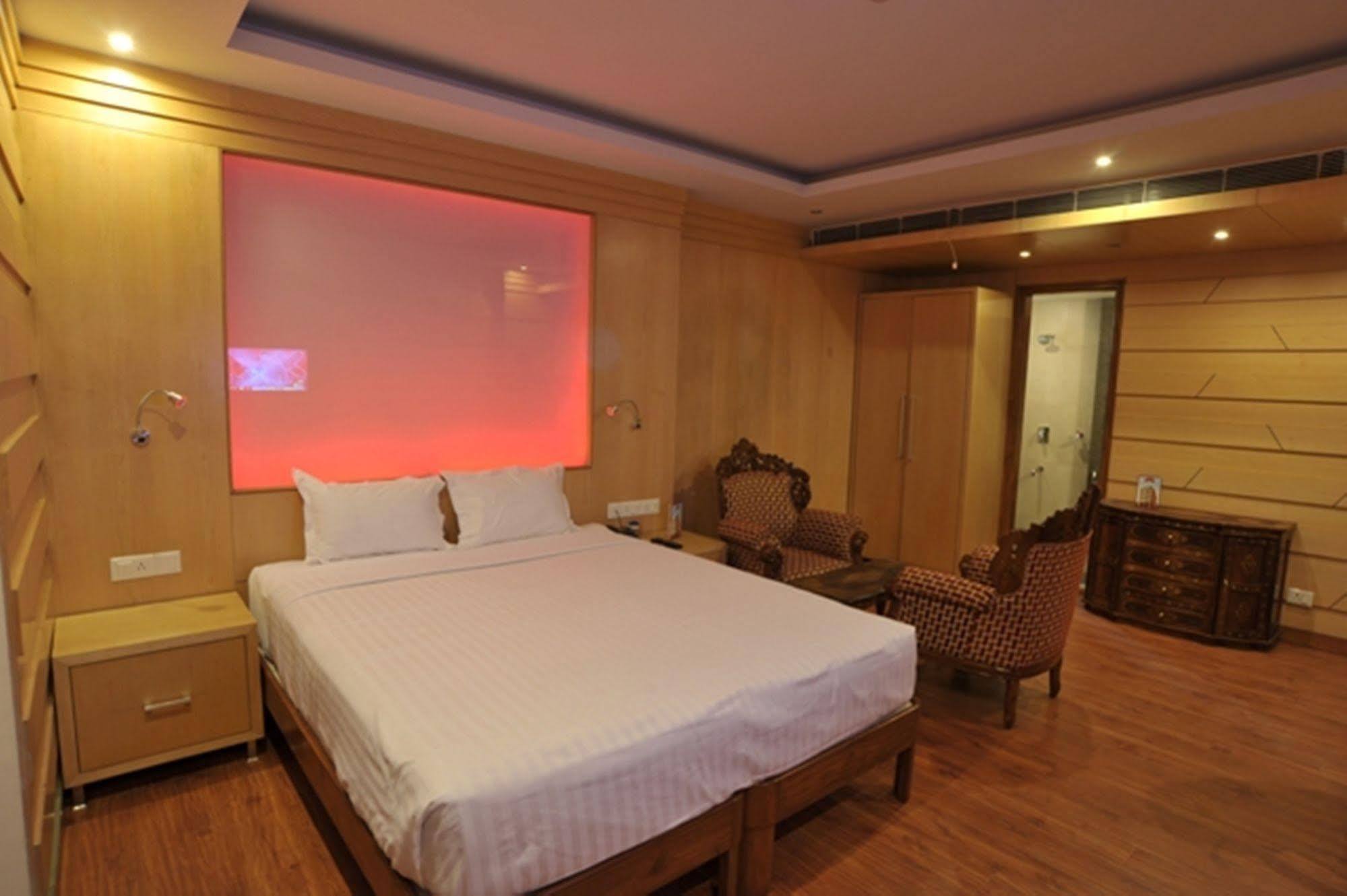Emarald, 3* New Delhi