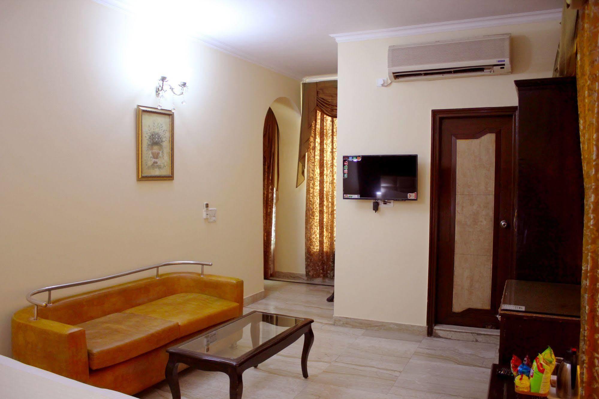 Hotel Treebo Trend Conclave Comfort Kailash Colony