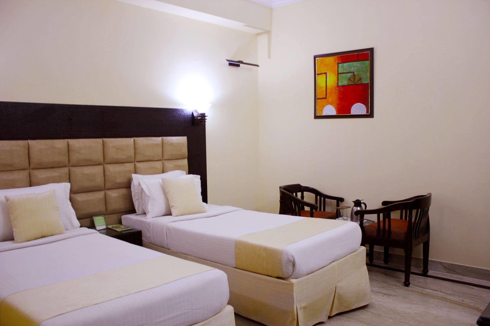 Treebo Trend Conclave Comfort Kailash Colony