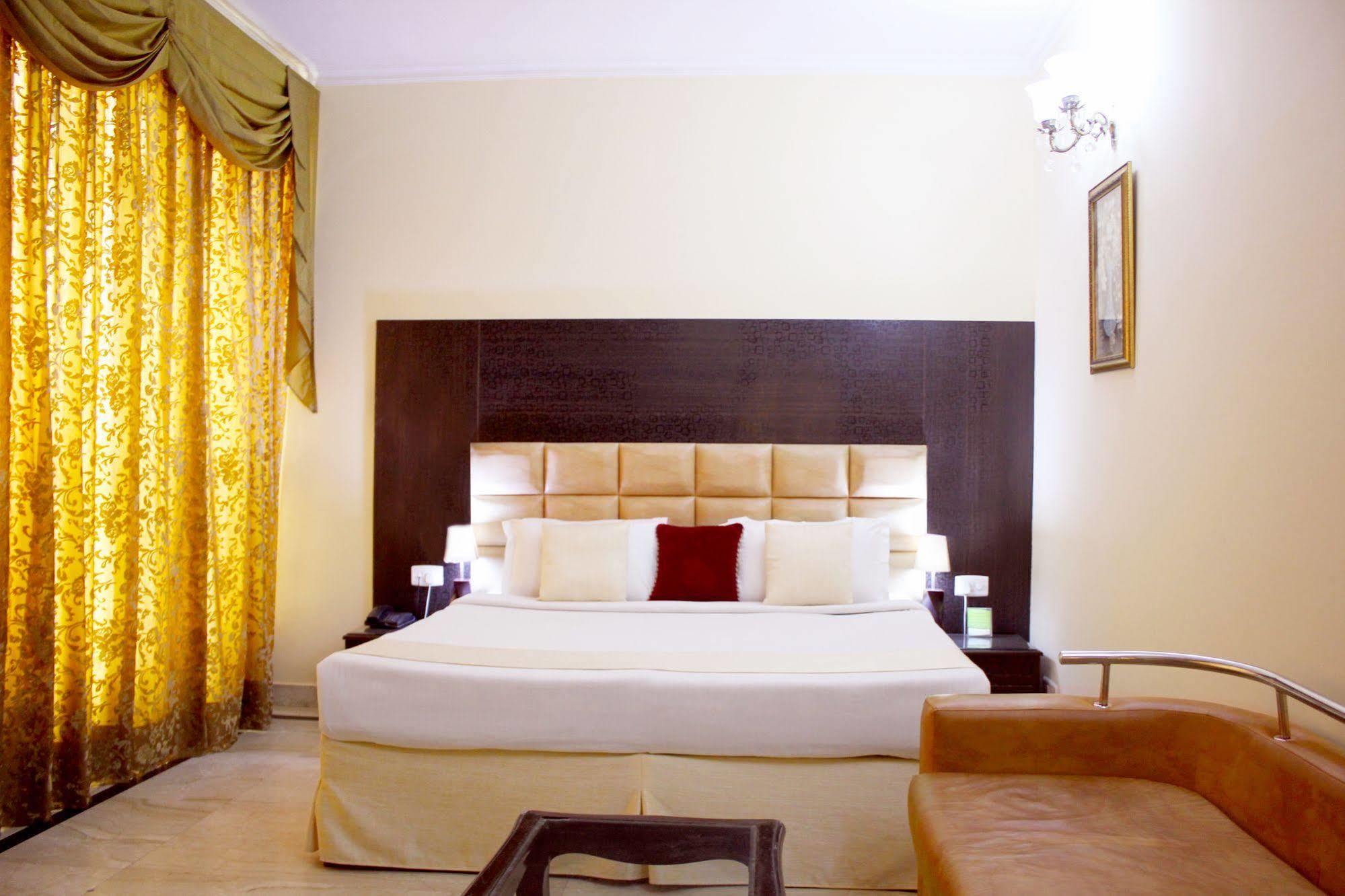 Treebo Trend Conclave Comfort Kailash Colony New Delhi