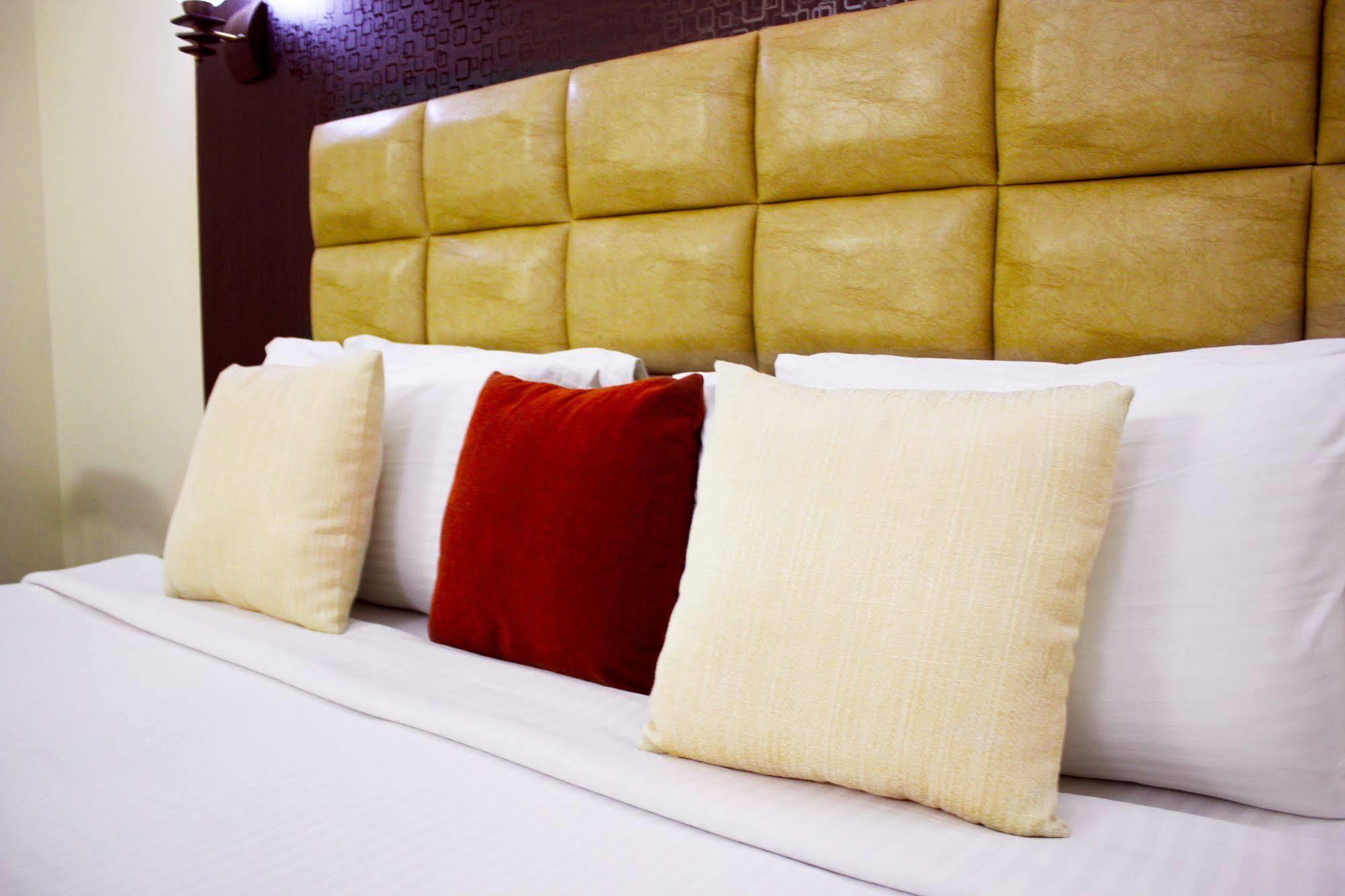 Treebo Trend Conclave Comfort Kailash Colony Hotel New Delhi