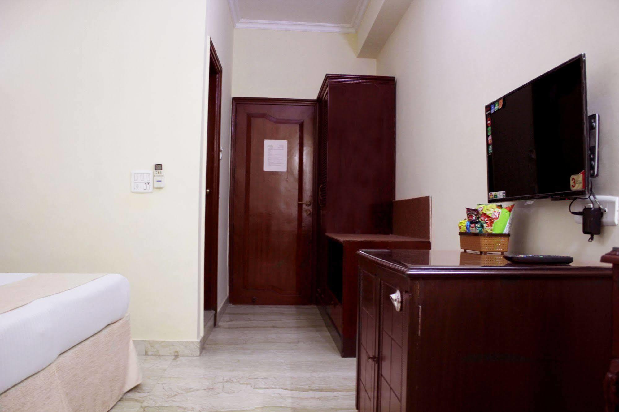 Treebo Trend Conclave Comfort Kailash Colony 3* New Delhi