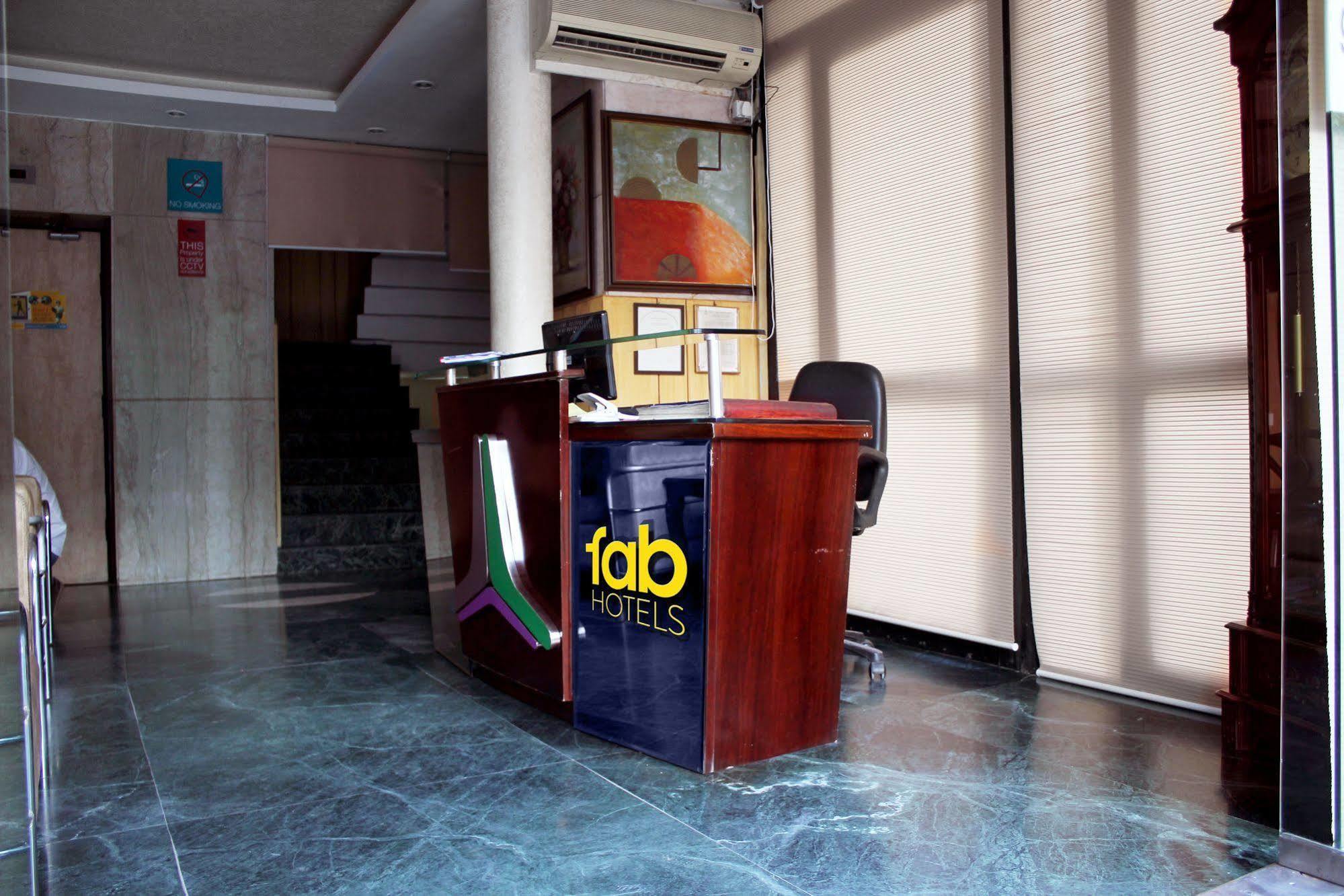 Treebo Trend Conclave Comfort Kailash Colony 3*