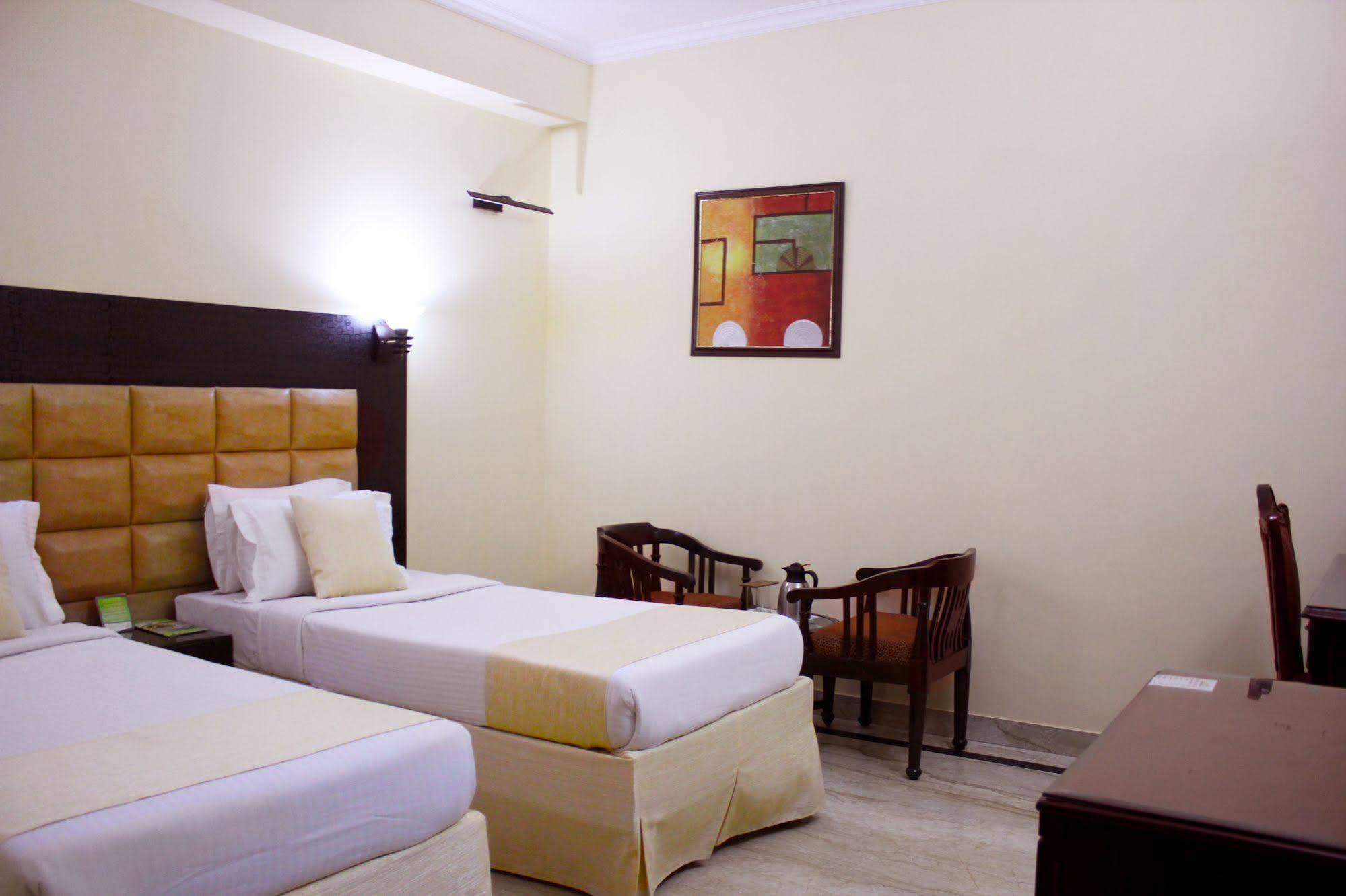 Treebo Trend Conclave Comfort Kailash Colony Hotel 3*