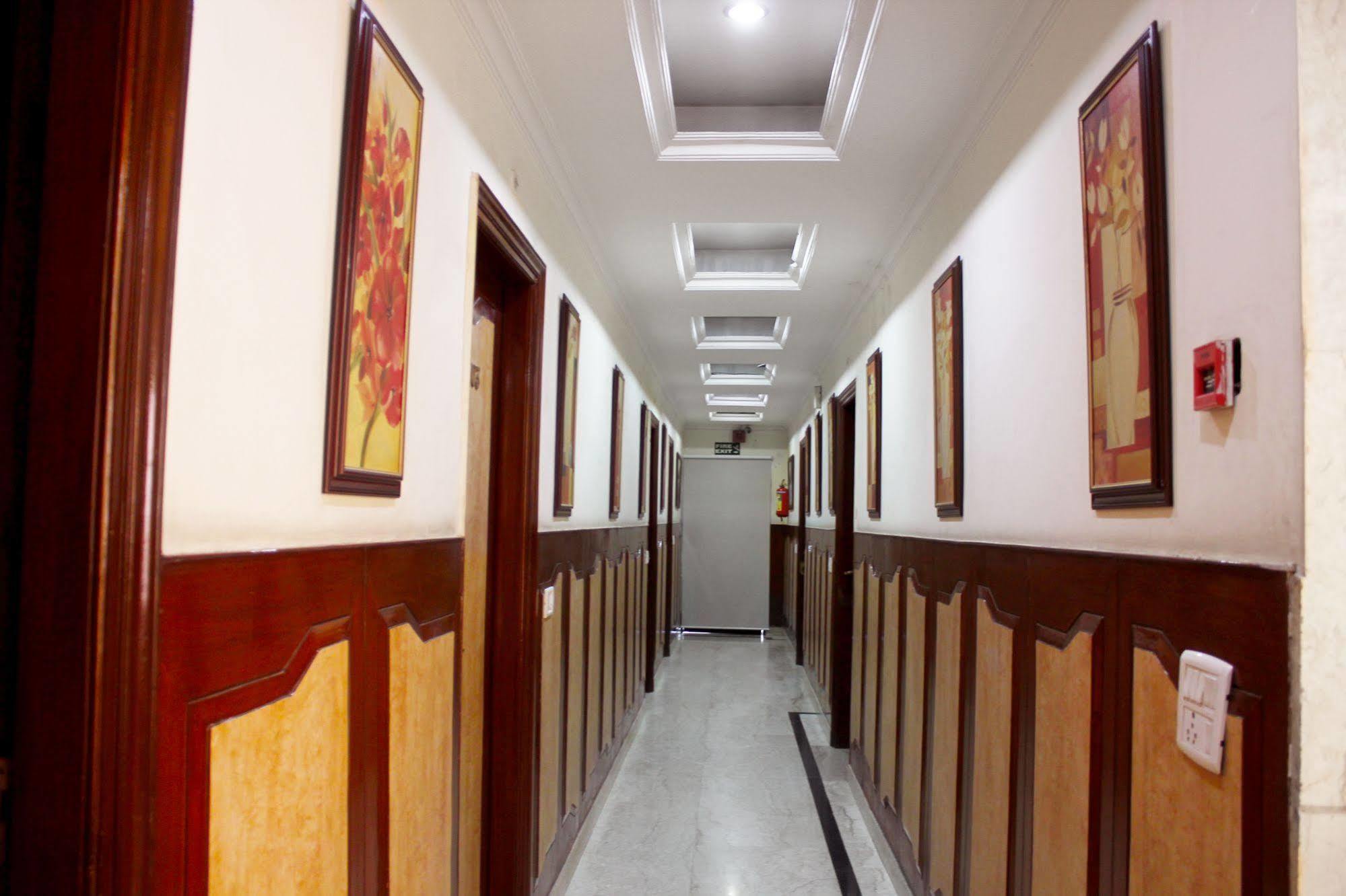 Hotel Treebo Trend Conclave Comfort Kailash Colony
