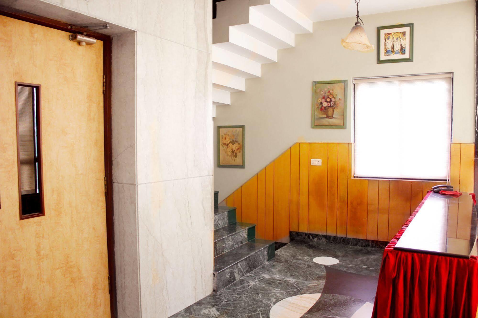 Hotel Treebo Trend Conclave Comfort Kailash Colony