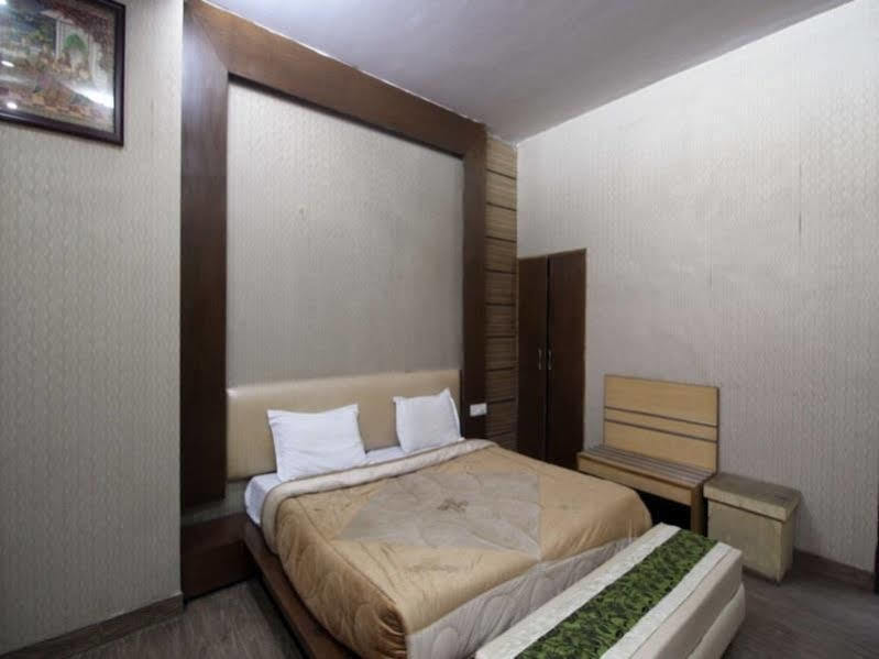 Hotel Delhi Heights