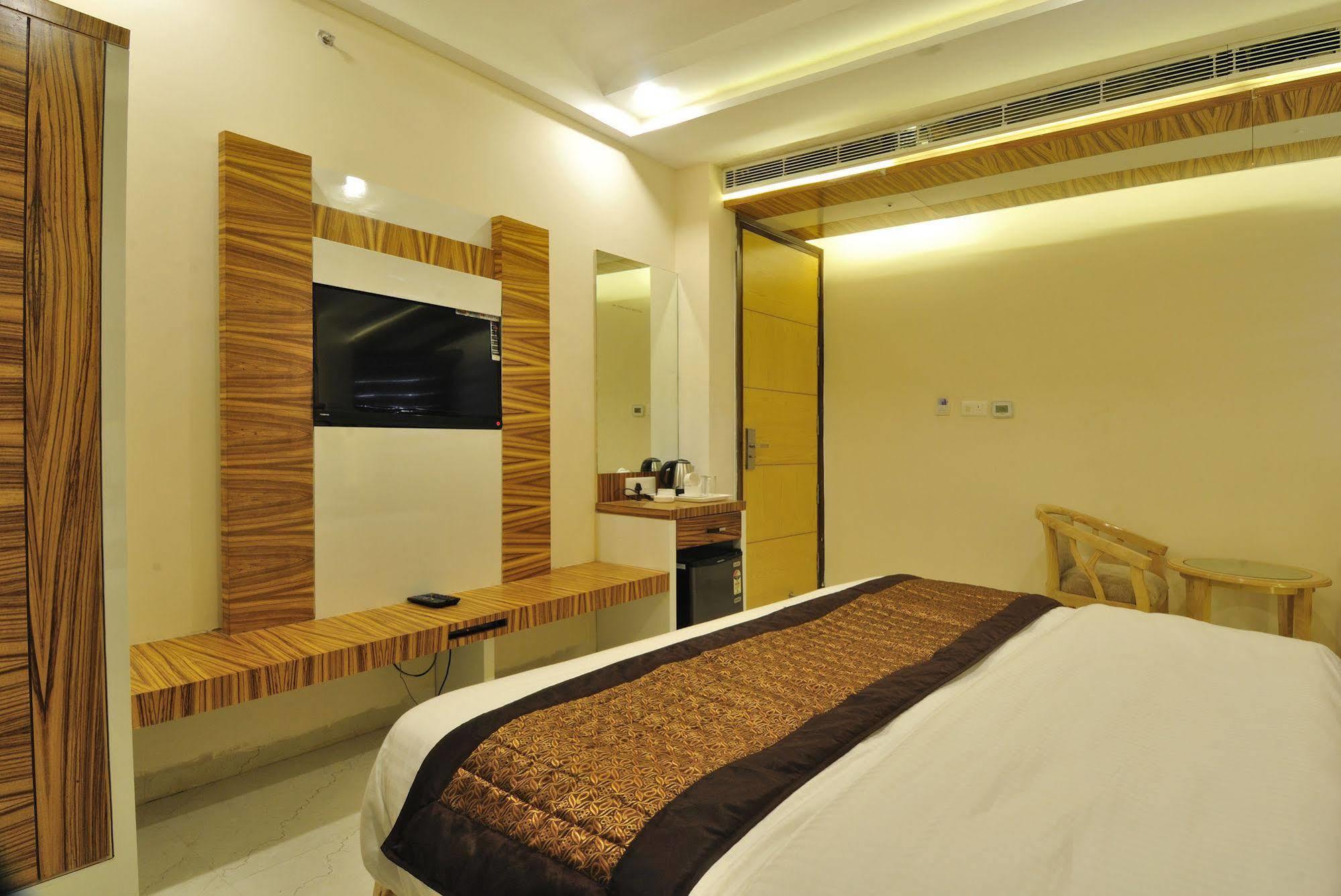 Aman Continental - 2mins From Railway Station And 5 Mins From Metro Hotel New Delhi